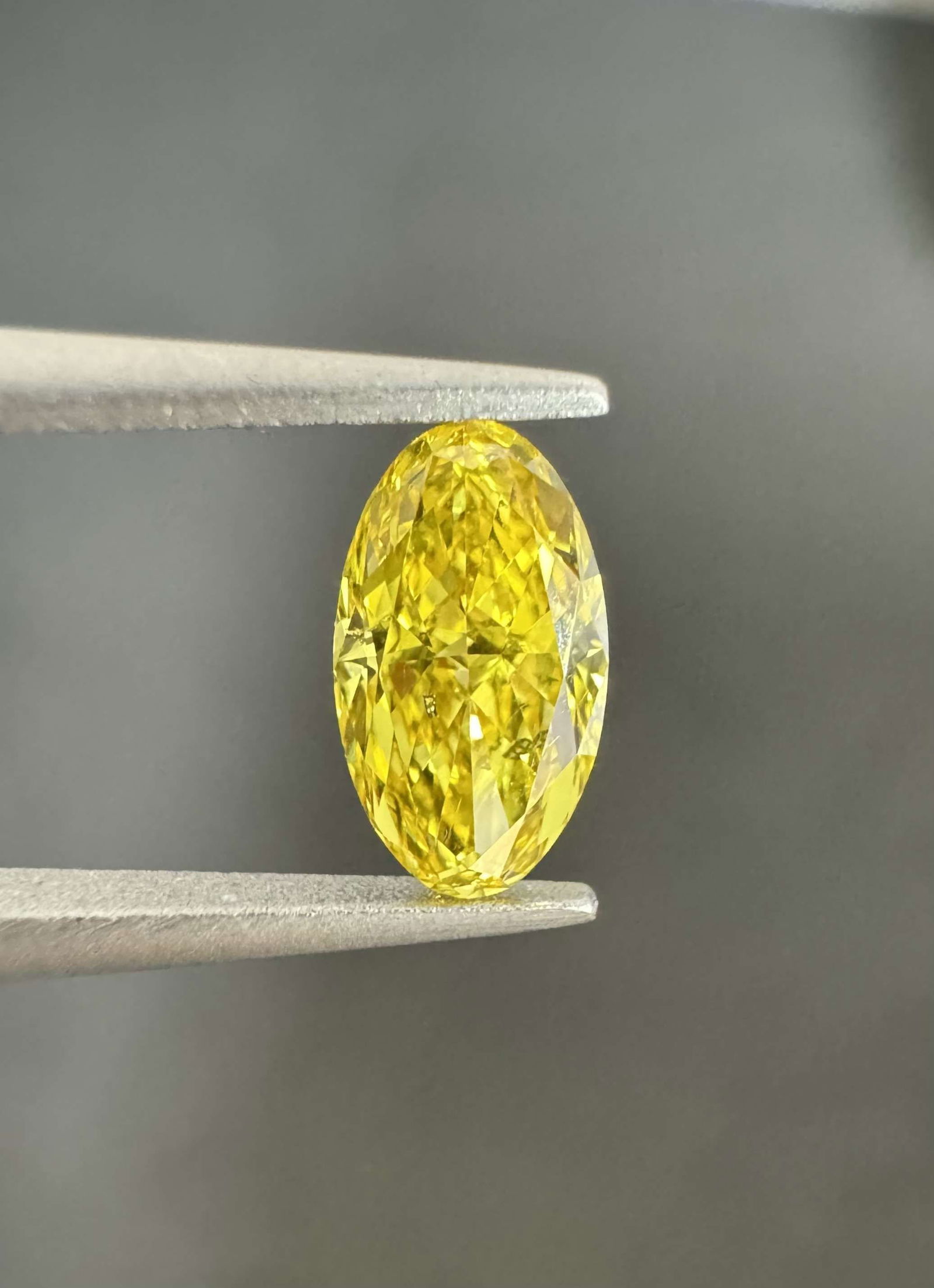 Loose Diamond - OVAL 0.63ct Fancy Vivid Yellow SI2: Loose Diamond - OVAL 0.63ct Fancy Vivid Yellow SI2 Source: Natural Shape: OVAL Carats: 0.63 Color: Fancy Vivid Yellow Certification: GIA Video: