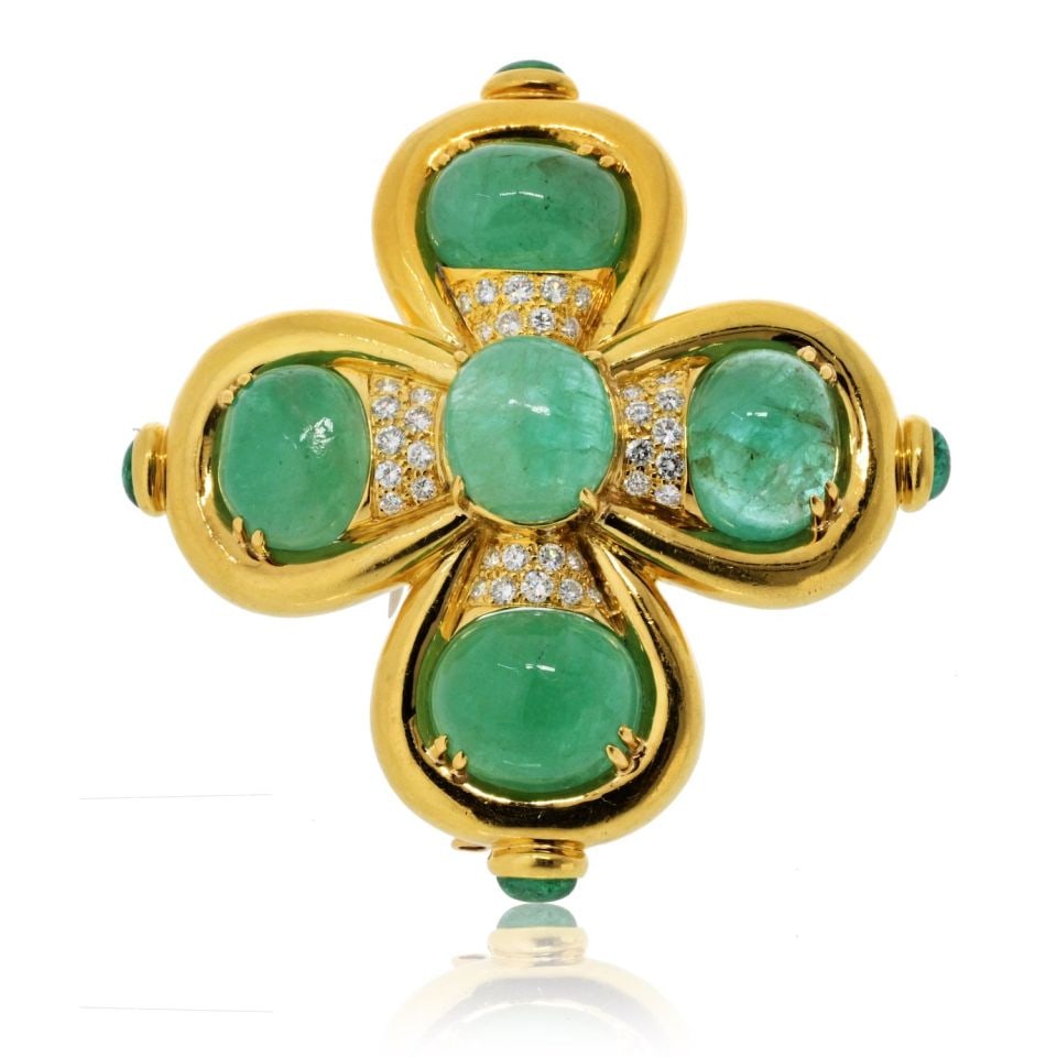 David Webb 18K Yellow Gold Emerald Diamond Heraldic Brooch 40mm: David Webb 18K Yellow Gold Emerald Diamond Heraldic Brooch 40mm This exquisite brooch by David Webb showcases a stunning heraldic design crafted from luxurious 18K yellow gold. Adorned with vibrant ca