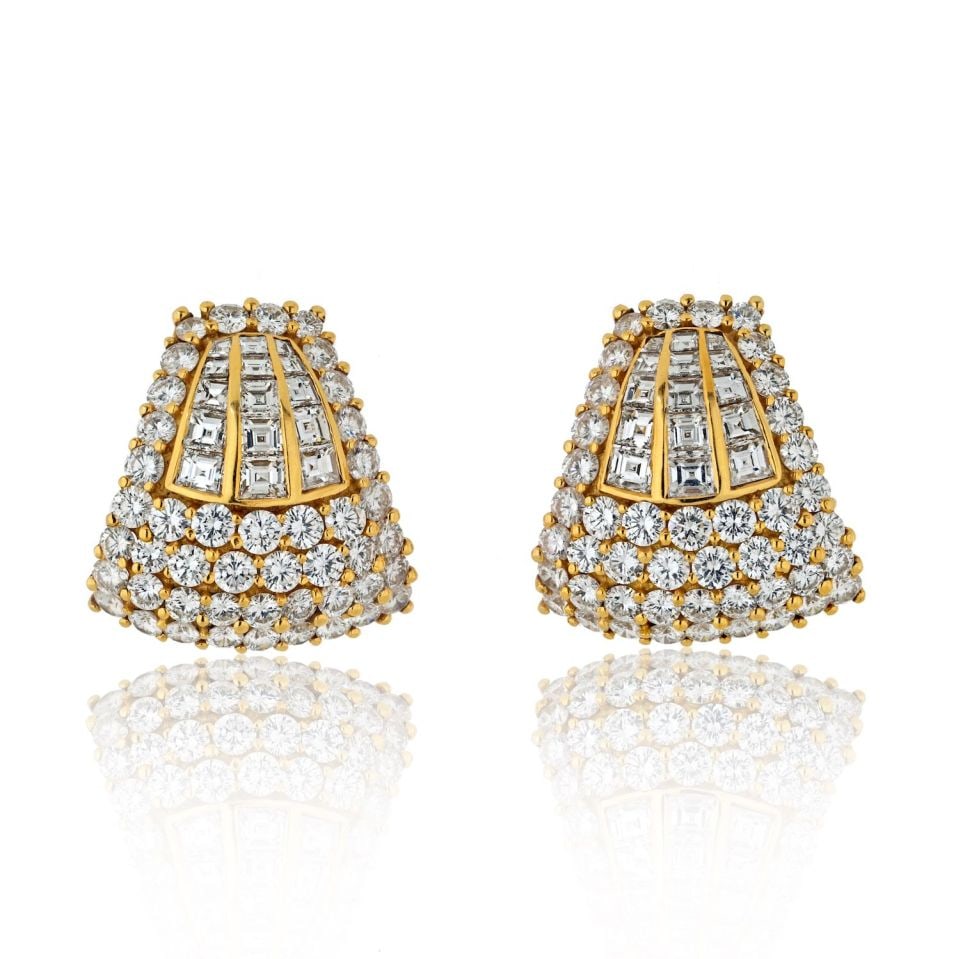 Estate 18K Yellow Gold 18.00ct Round Asscher Cut Diamond Earrings: Estate 18K Yellow Gold 18.00ct Round Asscher Cut Diamond Earrings Elevate your style with these stunning Estate Diamond Earrings, crafted in luxurious 18K yellow gold. These exquisite clip-on earrings