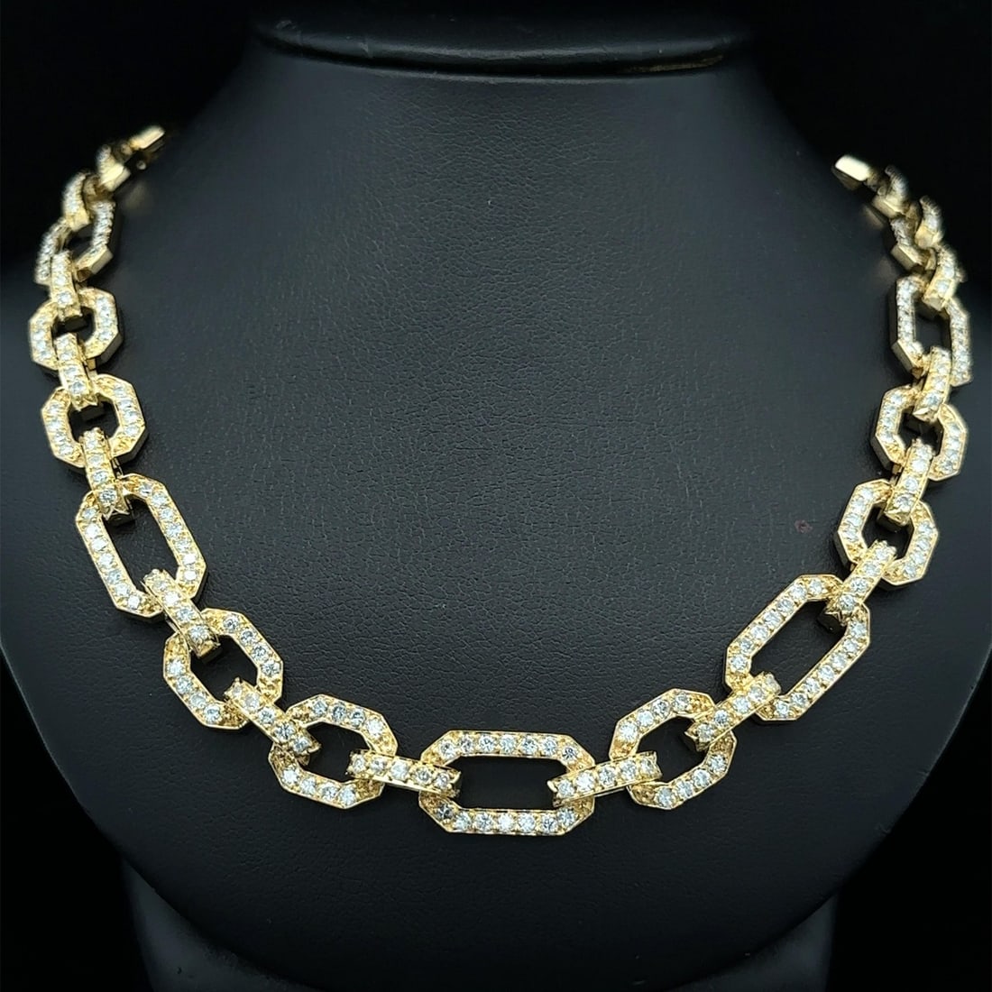 Vintage 18k Yellow Gold 12ctw Diamond Geometric Necklace: Vintage 18k Yellow Gold 12ctw Diamond Geometric Necklace This stunning vintage necklace features a unique open geometric design crafted from solid 18k yellow gold. Adorned with approximately 10 to 12