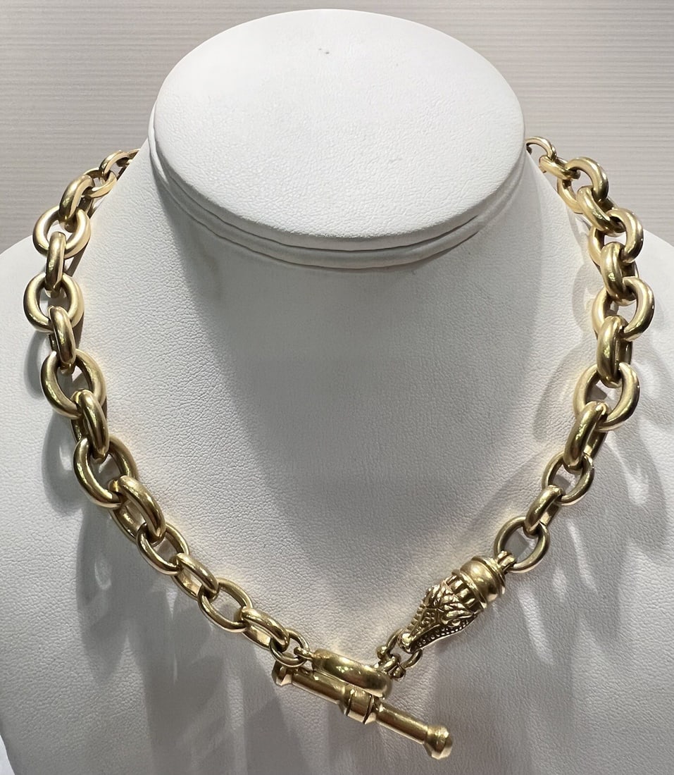 Barry Kieselstein Cord 18K Gold Alligator Chain Necklace 201g: Barry Kieselstein Cord 18K Gold Alligator Chain Necklace 201g Discover the elegance of the Barry Kieselstein Cord Alligator Necklace, crafted in luxurious 18K yellow gold. This exquisite piece feature