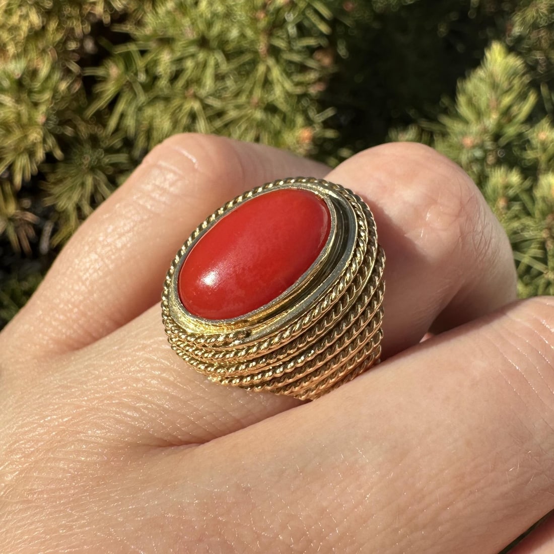 Vintage Handmade 18k Yellow Gold Coral Twisted Wire Ring: Vintage Handmade 18k Yellow Gold Coral Twisted Wire Ring This exquisite vintage handmade ring features a stunning natural Mediterranean coral stone, set in solid 18k yellow gold. The oval cabochon cut