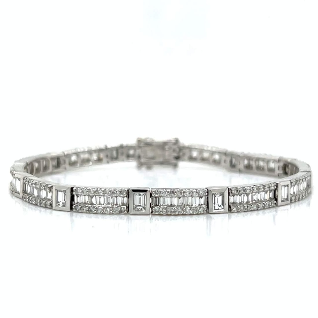 18K White Gold Bracelet with 259 Diamonds 4.11 Ct (1 of 4)