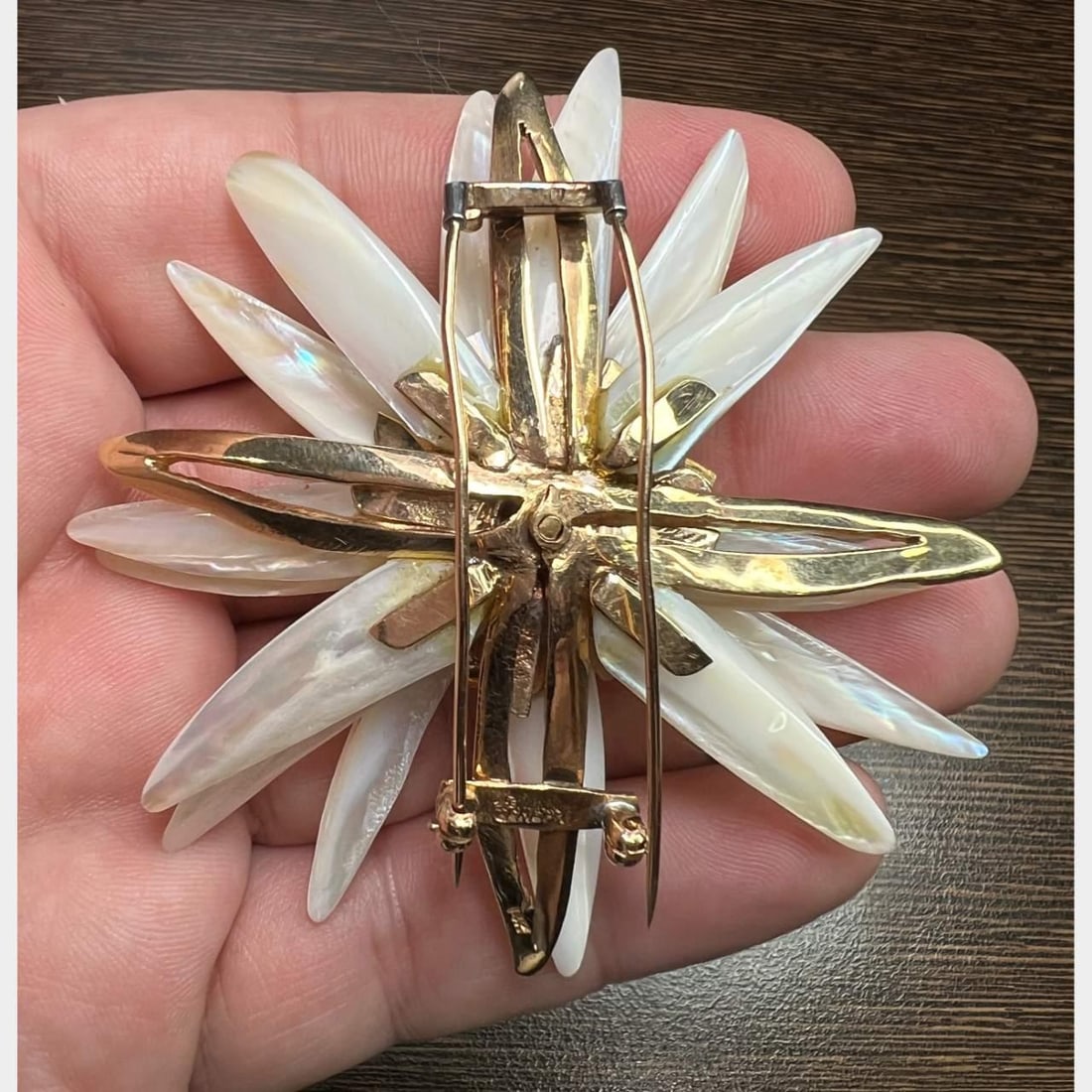 Seaman Schepp 14K Gold Diamond Sapphire Brooch 2.75 Inch: Seaman Schepp 14K Gold Diamond Sapphire Brooch 2.75 Inch This exquisite Seaman Schepp brooch is crafted in 14K yellow gold and features a stunning arrangement of 16 diamonds and 8 sapphires. The diamo