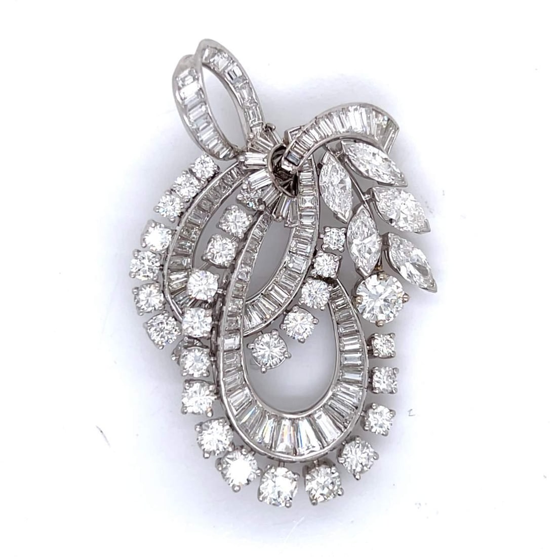 Art Deco Platinum 13.75 Ct Diamond Brooch F-G VVS-VS Quality: Art Deco Platinum 13.75 Ct Diamond Brooch F-G VVS-VS Quality This exquisite Art Deco brooch is crafted in platinum and features a stunning total diamond weight of 13.75 ct. The diamonds are of superio