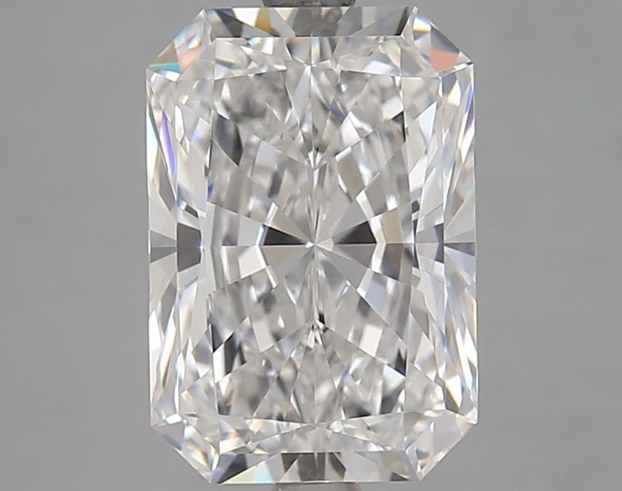 Loose Diamond - RADIANT 3.91ct E VVS2: Loose Diamond - RADIANT 3.91ct E VVS2 Source: This is a real non-mined Diamond that has been grown in a lab Shape: RADIANT Carats: 3.91 Color: E Clarity: VVS2 Certification: GIA Video:
