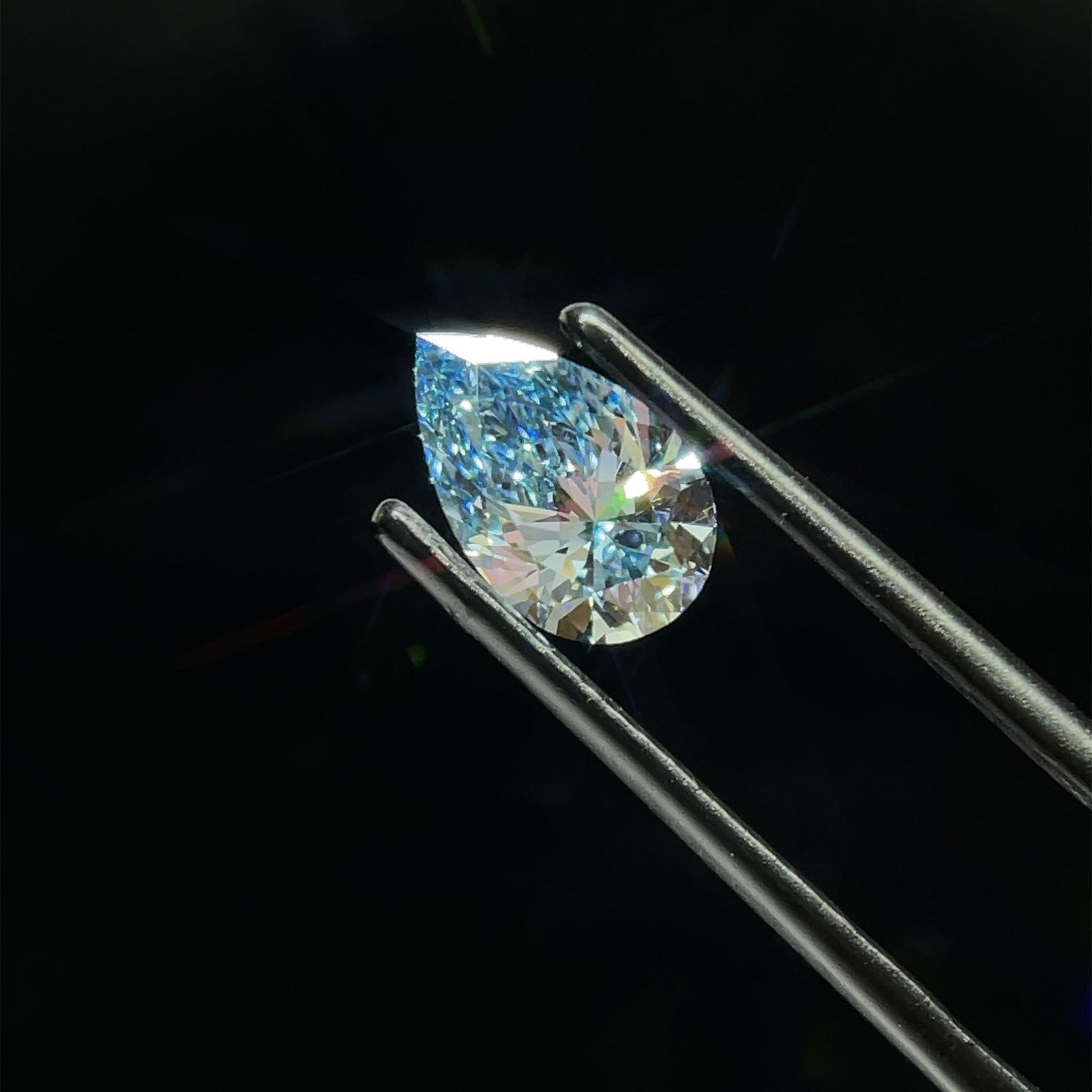 Loose Diamond - PEAR 1.2ct Fancy Vivid Blue VS1: Loose Diamond - PEAR 1.2ct Fancy Vivid Blue VS1 Source: This is a real non-mined Diamond that has been grown in a lab Shape: PEAR Carats: 1.2 Color: Fancy Vivid Blue Certification: IGI PLEASE NOTE: Fr