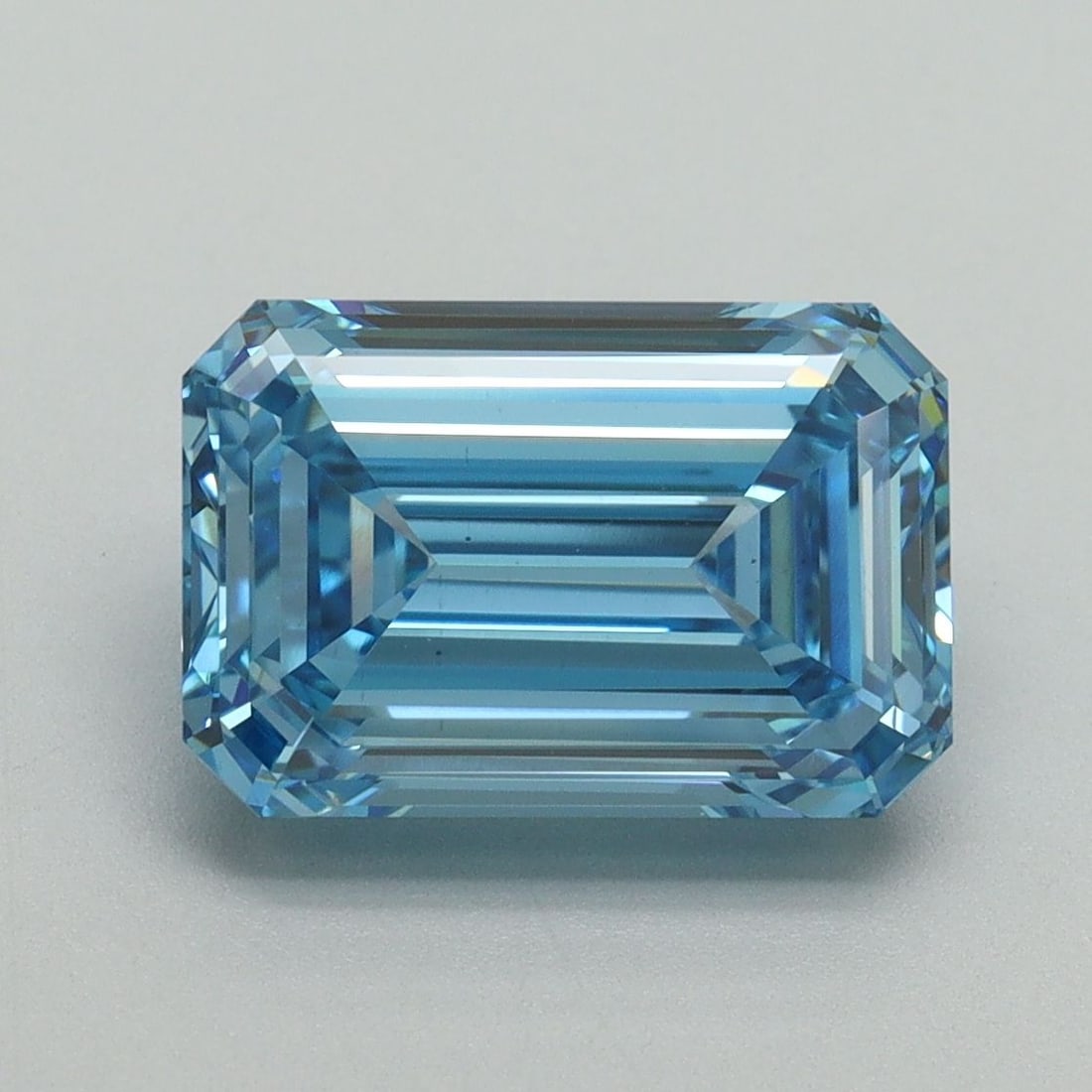Loose Diamond - EMERALD 3.53ct Fancy Vivid Blue VS1: Loose Diamond - EMERALD 3.53ct Fancy Vivid Blue VS1 Source: This is a real non-mined Diamond that has been grown in a lab Shape: EMERALD Carats: 3.53 Color: Fancy Vivid Blue Certification: IGI Video: