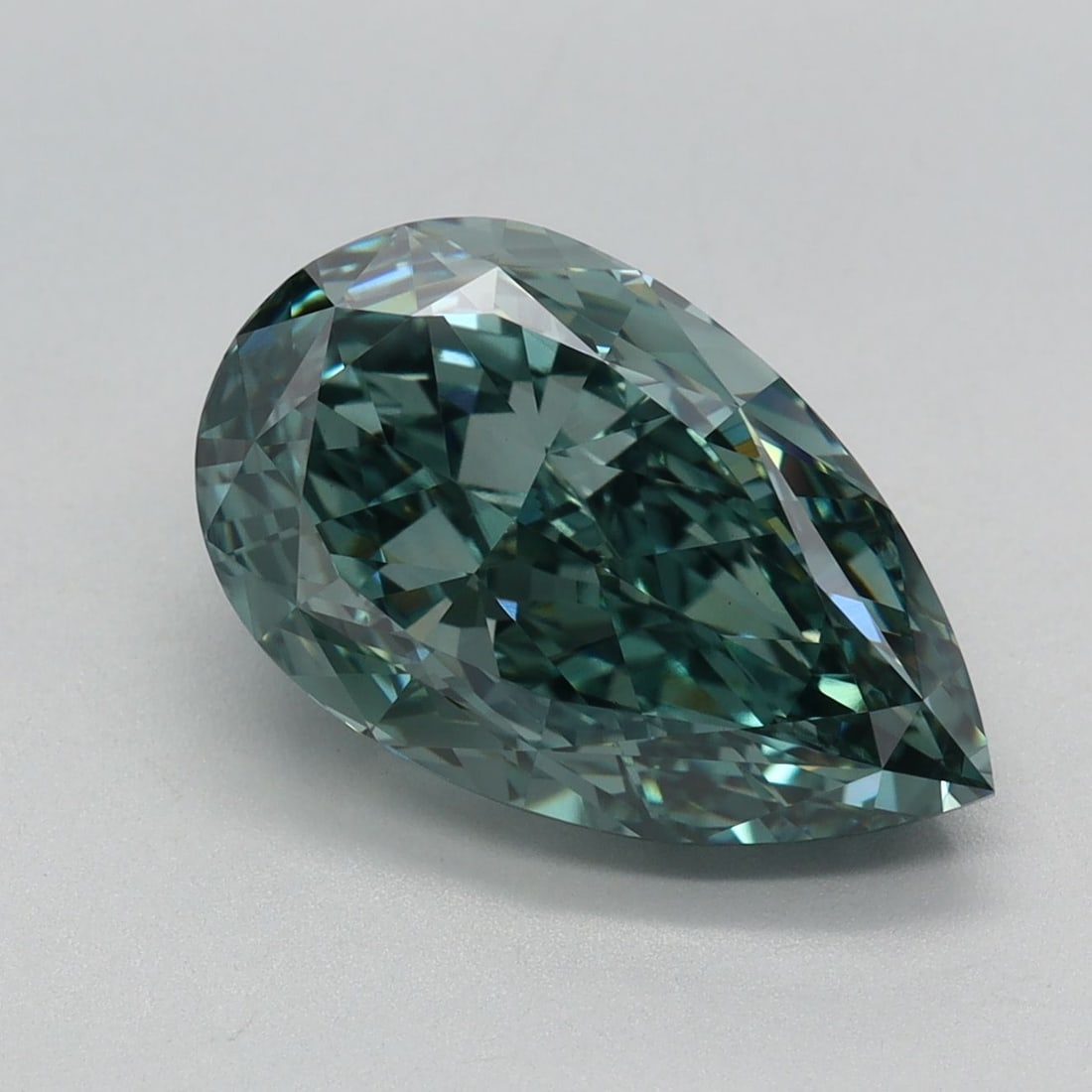Loose Diamond - PEAR 3.65ct Fancy Vivid Green VVS2: Loose Diamond - PEAR 3.65ct Fancy Vivid Green VVS2 Source: This is a real non-mined Diamond that has been grown in a lab Shape: PEAR Carats: 3.65 Color: Fancy Vivid Green Certification: IGI Video:
