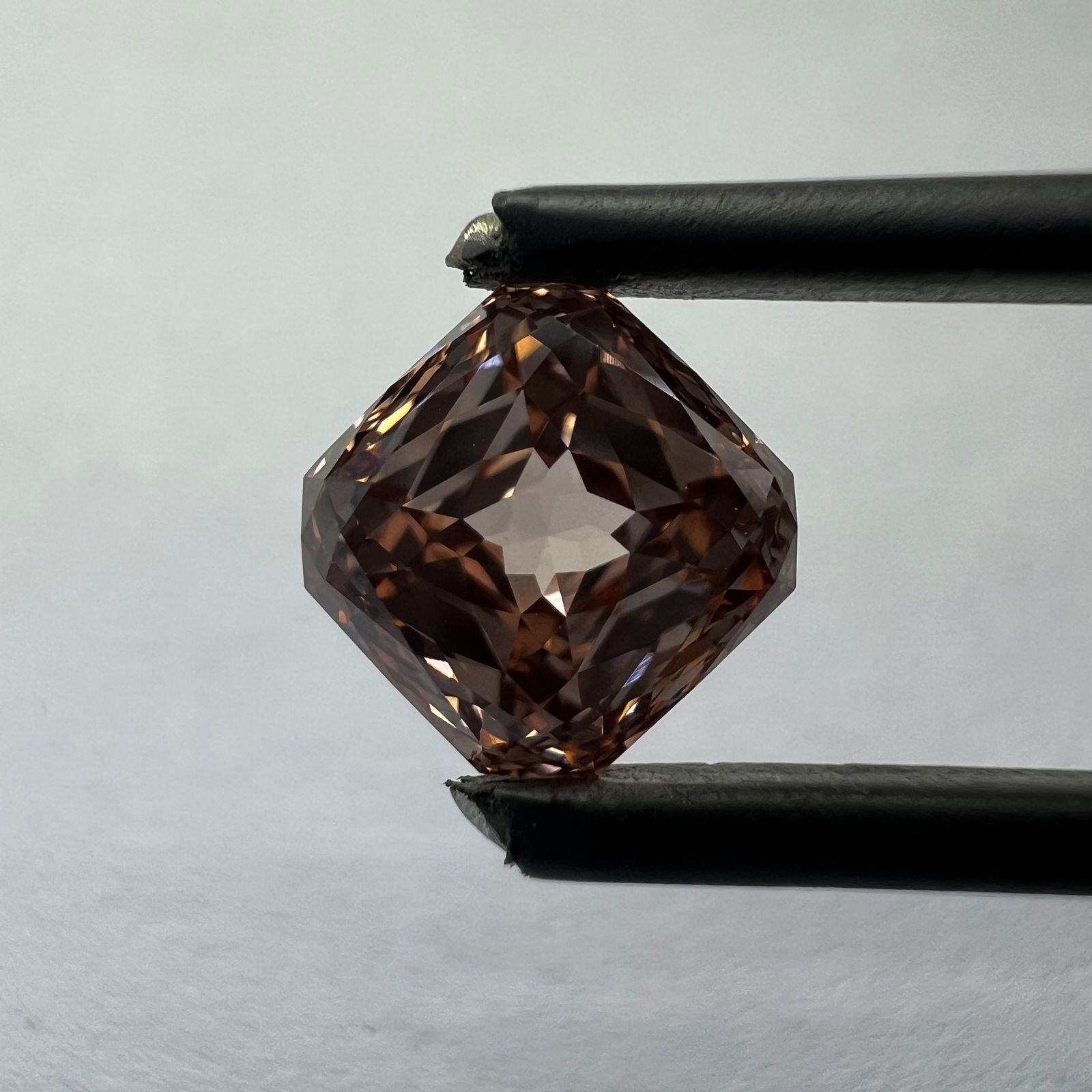 Loose Diamond - ASSCHER 1.82ct Pink VVS2: Loose Diamond - ASSCHER 1.82ct Pink VVS2 Source: This is a real non-mined Diamond that has been grown in a lab Shape: ASSCHER Carats: 1.82 Color: Pink Certification: NONE PLEASE NOTE: Framed, Large, o