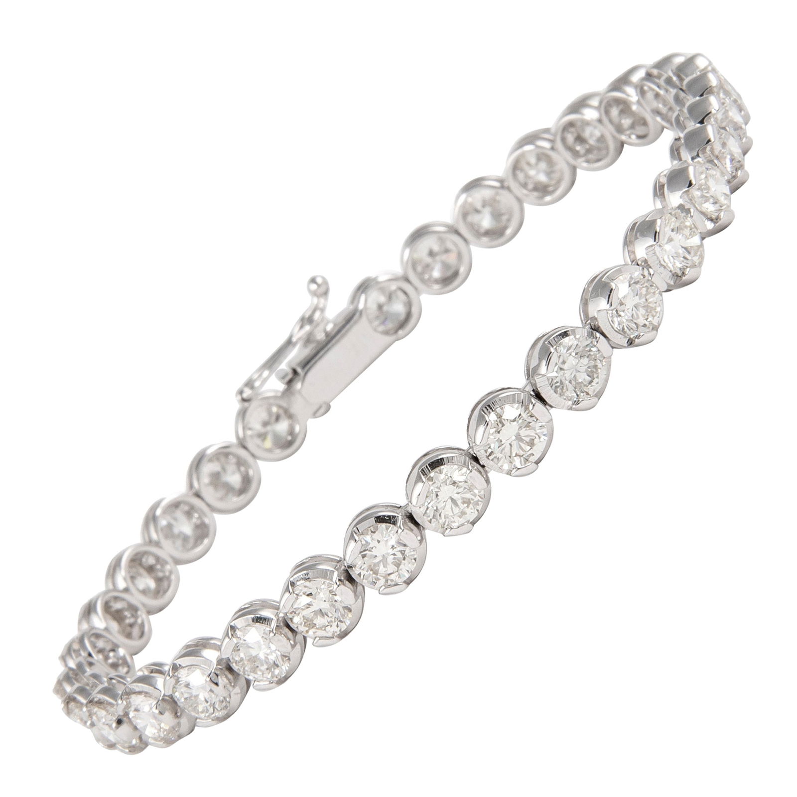 10.04ct Diamond Tennis Bracelet 18k White Gold: 10.04ct Diamond Tennis Bracelet 18k White Gold Discover this exquisite 10.04ct diamond tennis bracelet, showcasing an average of 0.31ct per stone. Crafted from luxurious 18k white gold, this modern pi