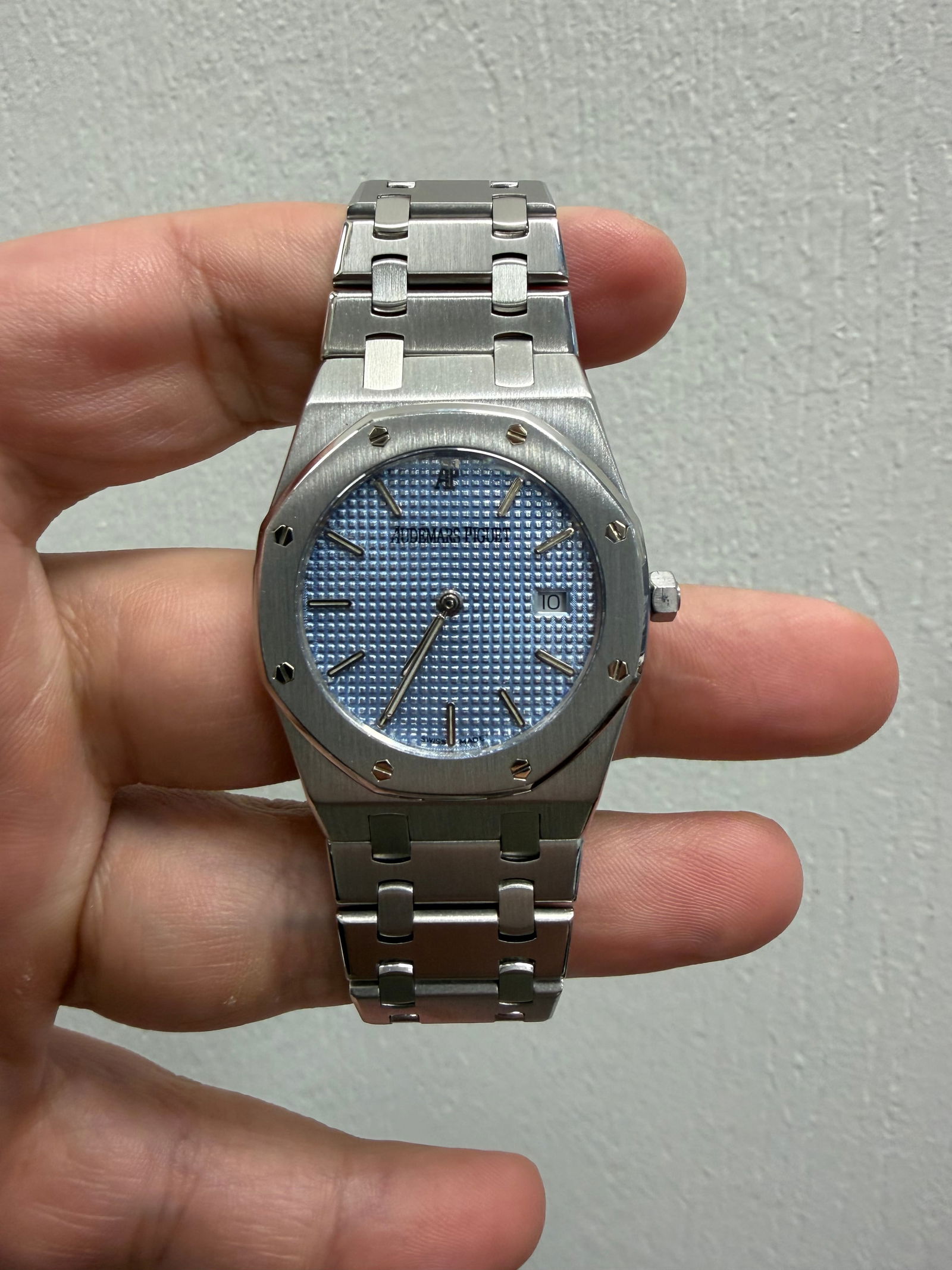 Refinished Blue Dial Royal Oak Ladies Watch Ref 56175ST Bracelet: Refinished Blue Dial Royal Oak Ladies Watch Ref 56175ST Bracelet This Audemars Piguet Royal Oak is a ladies' watch with a refinished blue dial. The watch features a steel bezel and is presented on a m