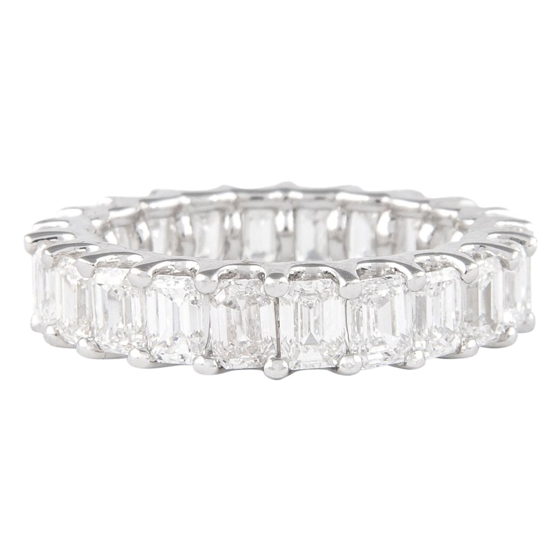 4.21ct D-F VVS Emerald Cut Diamond Eternity Band 18k White Gold Size 5: 4.21ct D-F VVS Emerald Cut Diamond Eternity Band 18k White Gold Size 5 This stunning emerald cut diamond eternity band features 22 exquisite emerald cut diamonds totaling 4.21 carats, with a D-F color