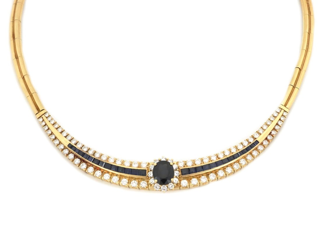 Estate 7ct Diamond Sapphire 18k Gold Necklace with Curved Centerpiece: Estate 7ct Diamond Sapphire 18k Gold Necklace with Curved Centerpiece This exquisite Estate collar necklace showcases a luxurious design crafted from 18k yellow gold. The necklace features a striking