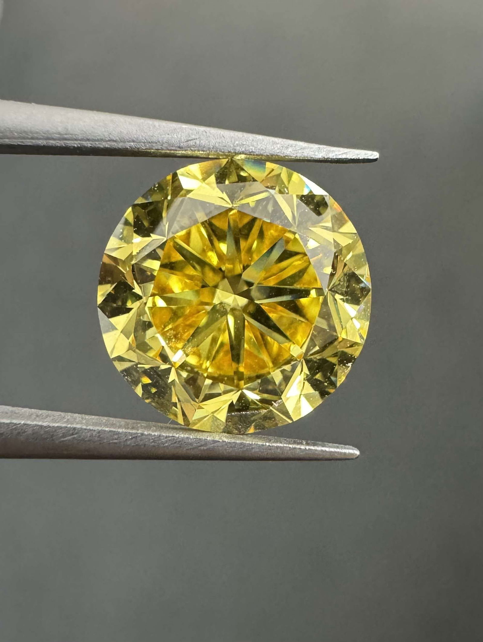 Loose Diamond - ROUND 0.23ct Fancy Vivid Yellow I2: Loose Diamond - ROUND 0.23ct Fancy Vivid Yellow I2 Source: Natural Shape: ROUND Carats: 0.23 Color: Fancy Vivid Yellow Certification: GIA Video: