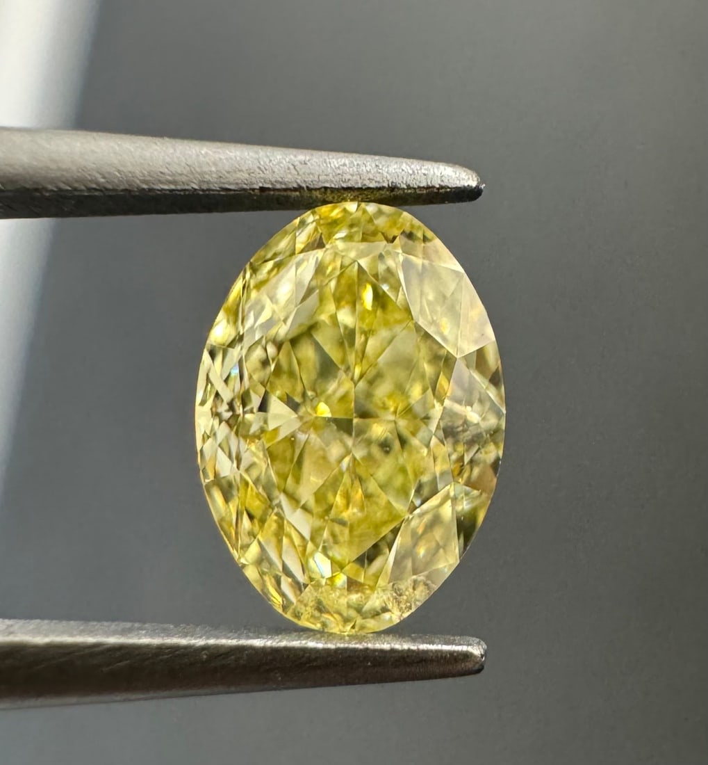 Loose Diamond - OVAL 0.59ct Fancy Yellow VS2: Loose Diamond - OVAL 0.59ct Fancy Yellow VS2 Source: Natural Shape: OVAL Carats: 0.59 Color: Fancy Yellow Certification: GIA Video: