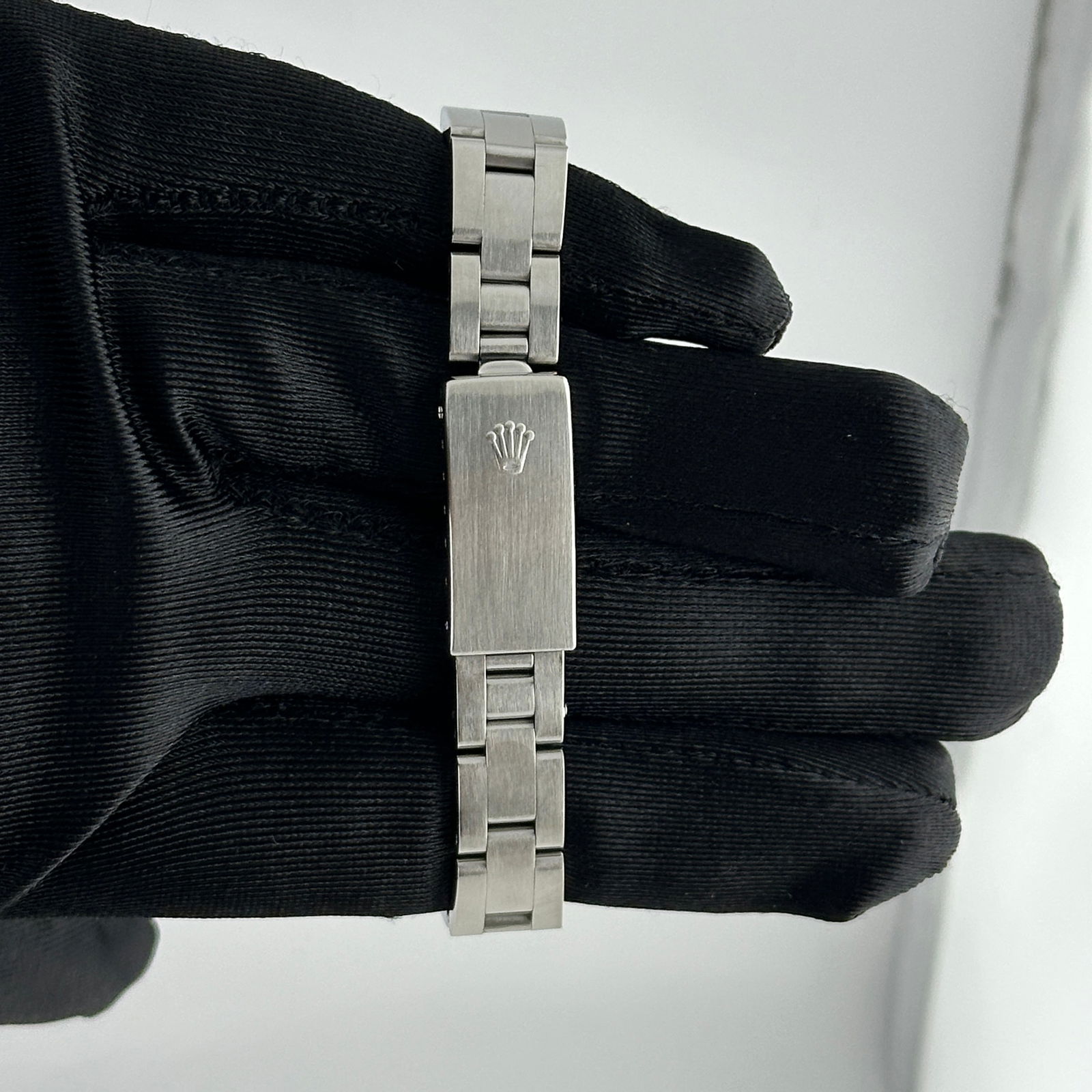 Ladies Oyster Perpetual Watch White Roman Dial Ref 67230: Ladies Oyster Perpetual Watch White Roman Dial Ref 67230 This ladies Rolex Oyster Perpetual features a white Roman numeral dial, an engine turned bezel, and an Oyster bracelet. The watch is equipped w