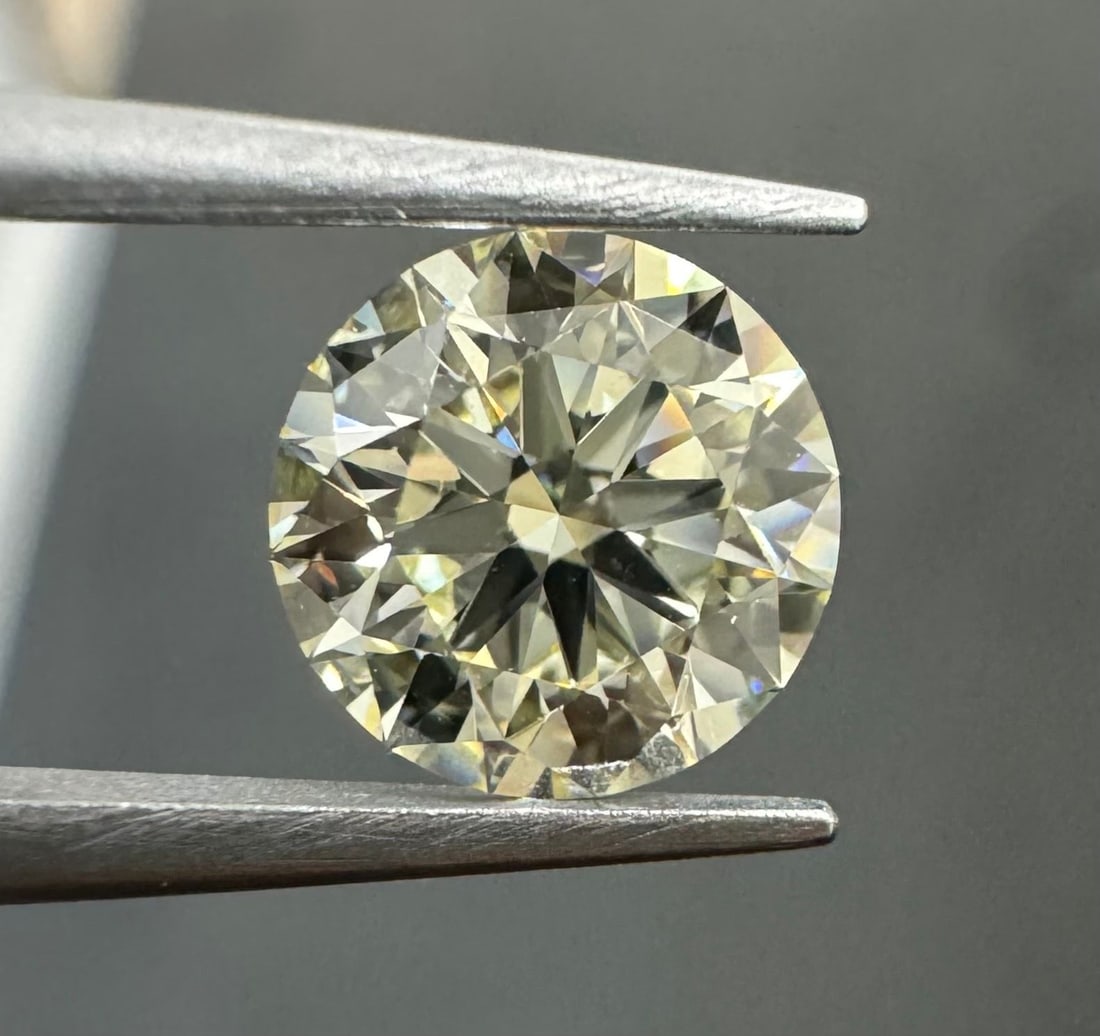Loose Diamond - ROUND 1.08ct O-P VVS2: Loose Diamond - ROUND 1.08ct O-P VVS2 Source: Natural Shape: ROUND Carats: 1.08 Color: O-P Certification: GIA Video: