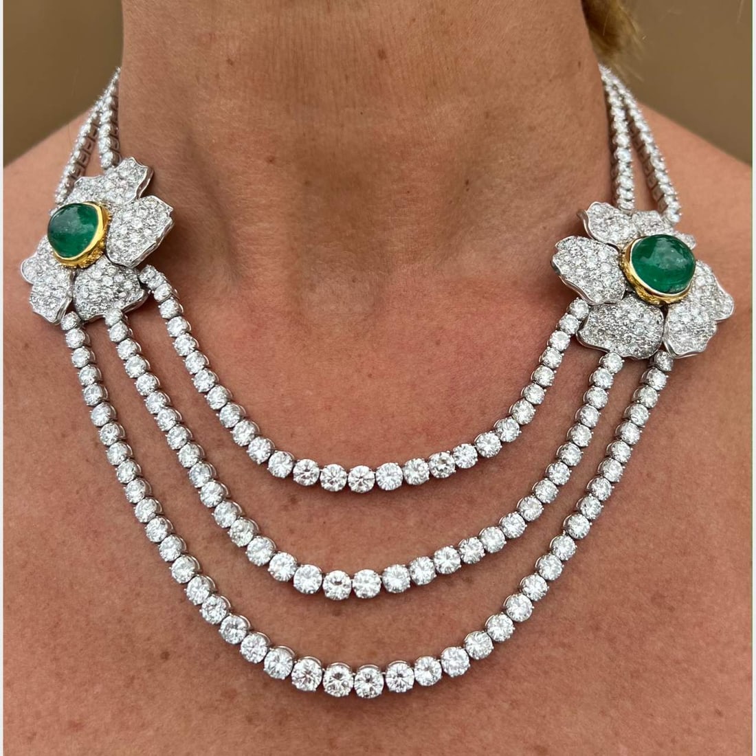 Stunning Platinum 18K Gold Diamond Emerald Flower Necklace: Stunning Platinum 18K Gold Diamond Emerald Flower Necklace This exquisite necklace features a stunning floral design crafted from a combination of platinum and 18K yellow gold. It is adorned with appr