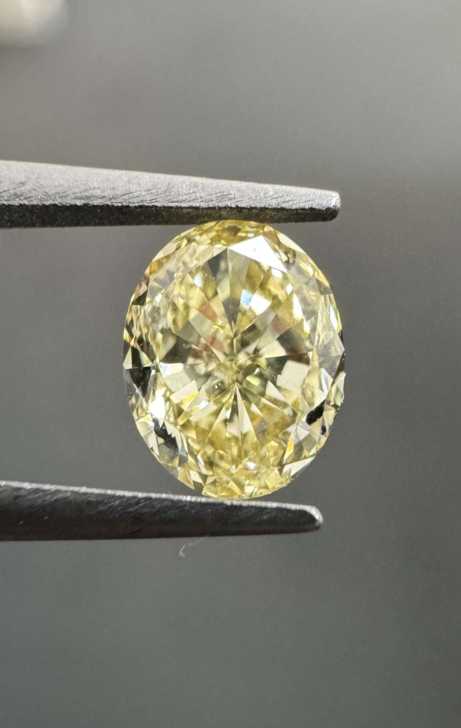 Loose Diamond - OVAL 0.51ct Fancy Light Yellow VVS2: Loose Diamond - OVAL 0.51ct Fancy Light Yellow VVS2 Source: Natural Shape: OVAL Carats: 0.51 Color: Fancy Light Yellow Certification: GIA Video: