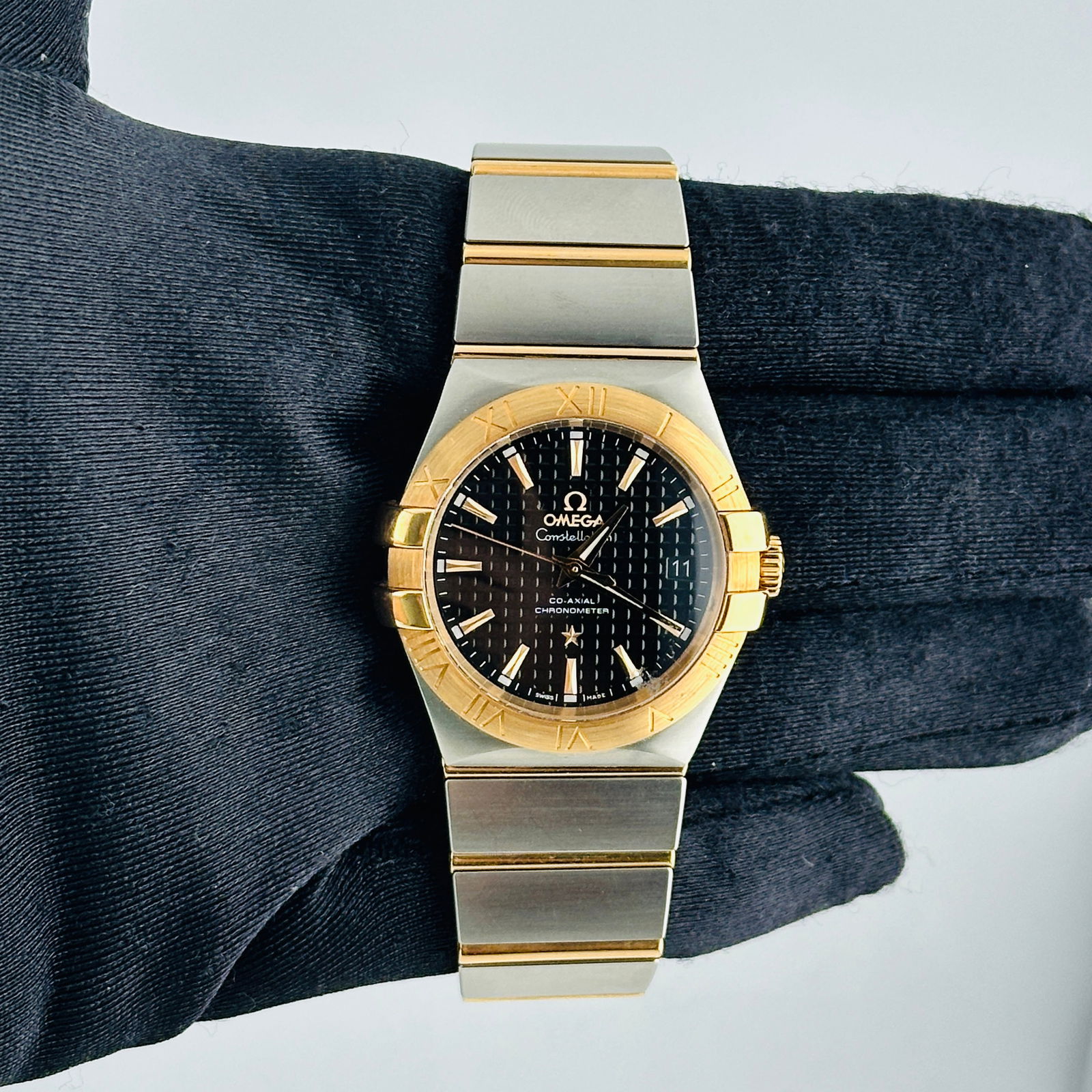 Ref 123.20.35.20.01.001 Constellation Watch Black Dial 35mm: Ref 123.20.35.20.01.001 Constellation Watch Black Dial 35mm This Omega Constellation watch features a 35mm case crafted from a combination of rose gold and stainless steel. It showcases a black dial a