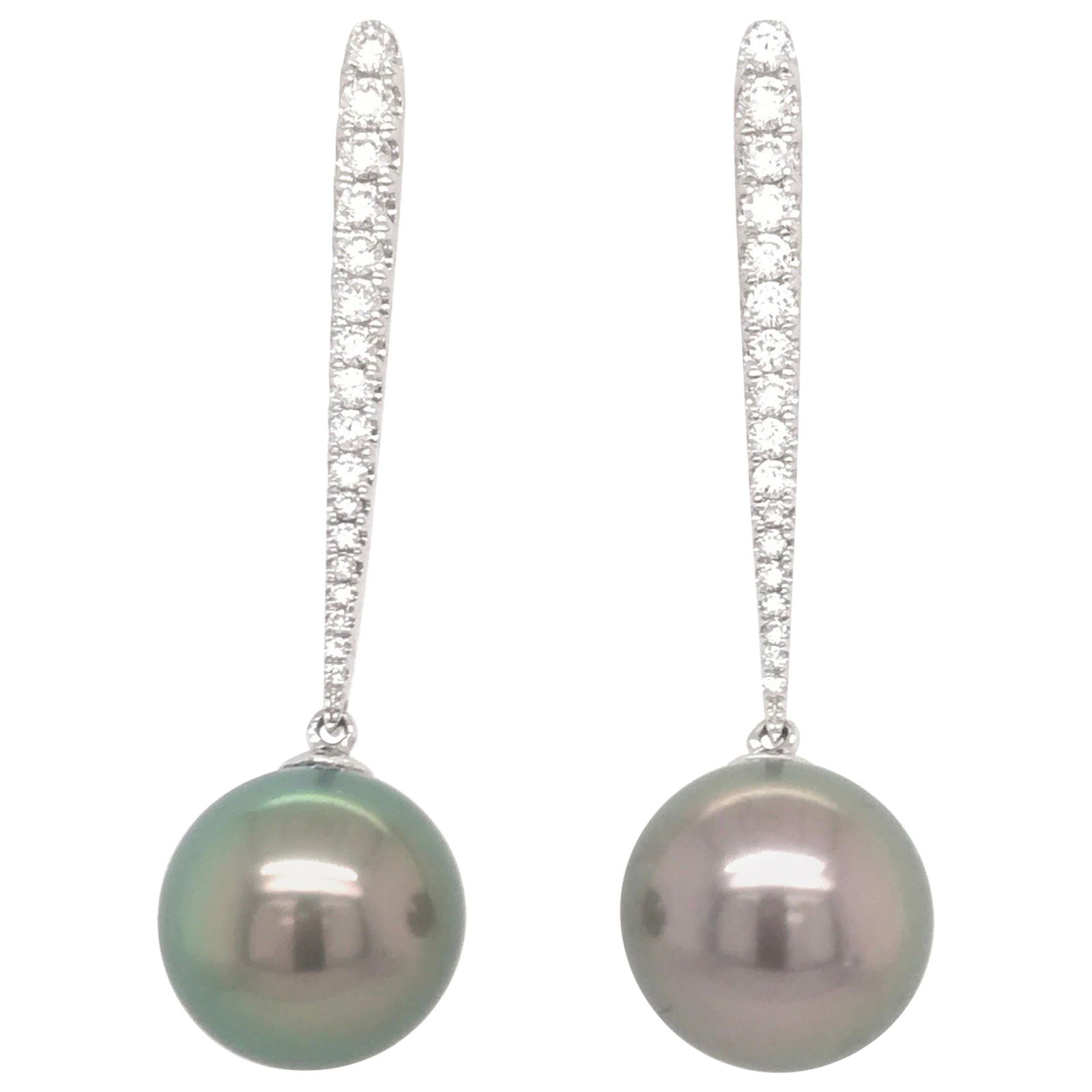 Harbor Diamonds 18K White Gold Tahitian Pearl Diamond Drop Earrings 0.43 Carat: Harbor Diamonds 18K White Gold Tahitian Pearl Diamond Drop Earrings 0.43 Carat Elevate your elegance with these stunning Tahitian Pearl Diamond Drop Earrings, crafted from luxurious 18K White Gold. Th