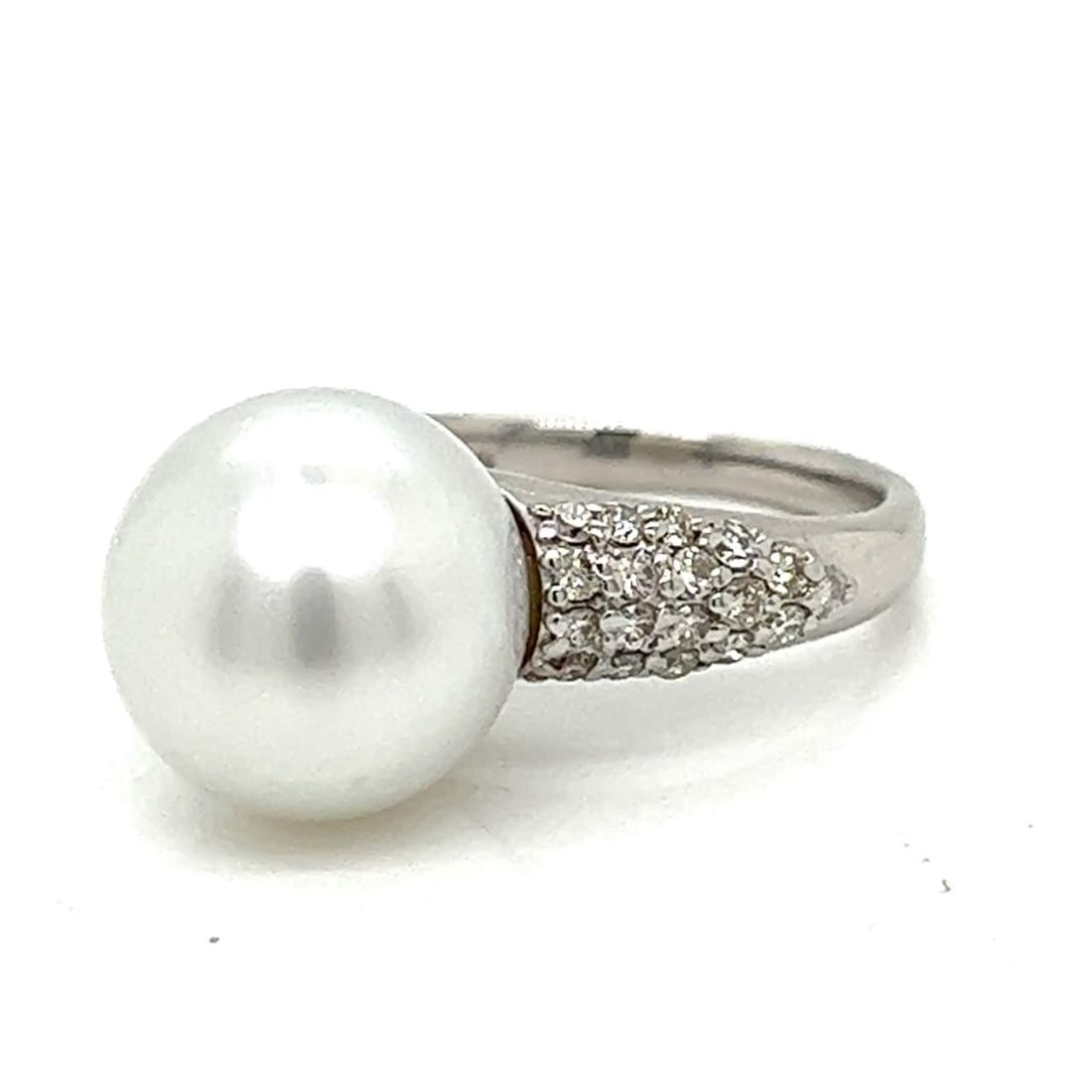 Platinum South Sea Pearl 12.4mm Diamond Ring 0.50 Ct: Platinum South Sea Pearl 12.4mm Diamond Ring 0.50 Ct This exquisite Platinum South Sea Pearl & Diamond Ring features a stunning 12.4mm South Sea pearl elegantly complemented by approximately 0.50 Ct.