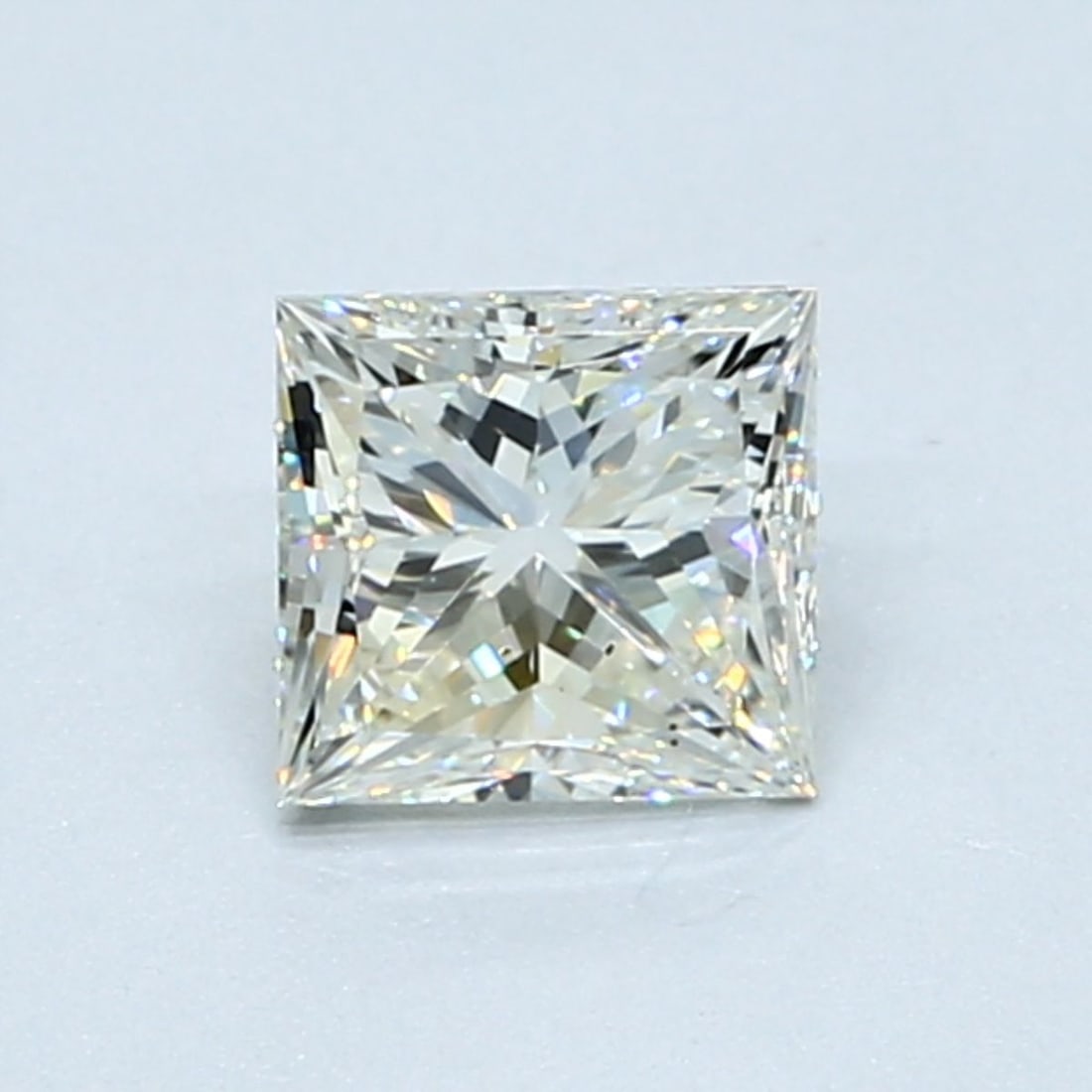 Loose Diamond - PRINCESS 0.7ct I VS2: Loose Diamond - PRINCESS 0.7ct I VS2 Source: Natural Shape: PRINCESS Carats: 0.7 Color: I Clarity: VS2 Certification: GIA Video: