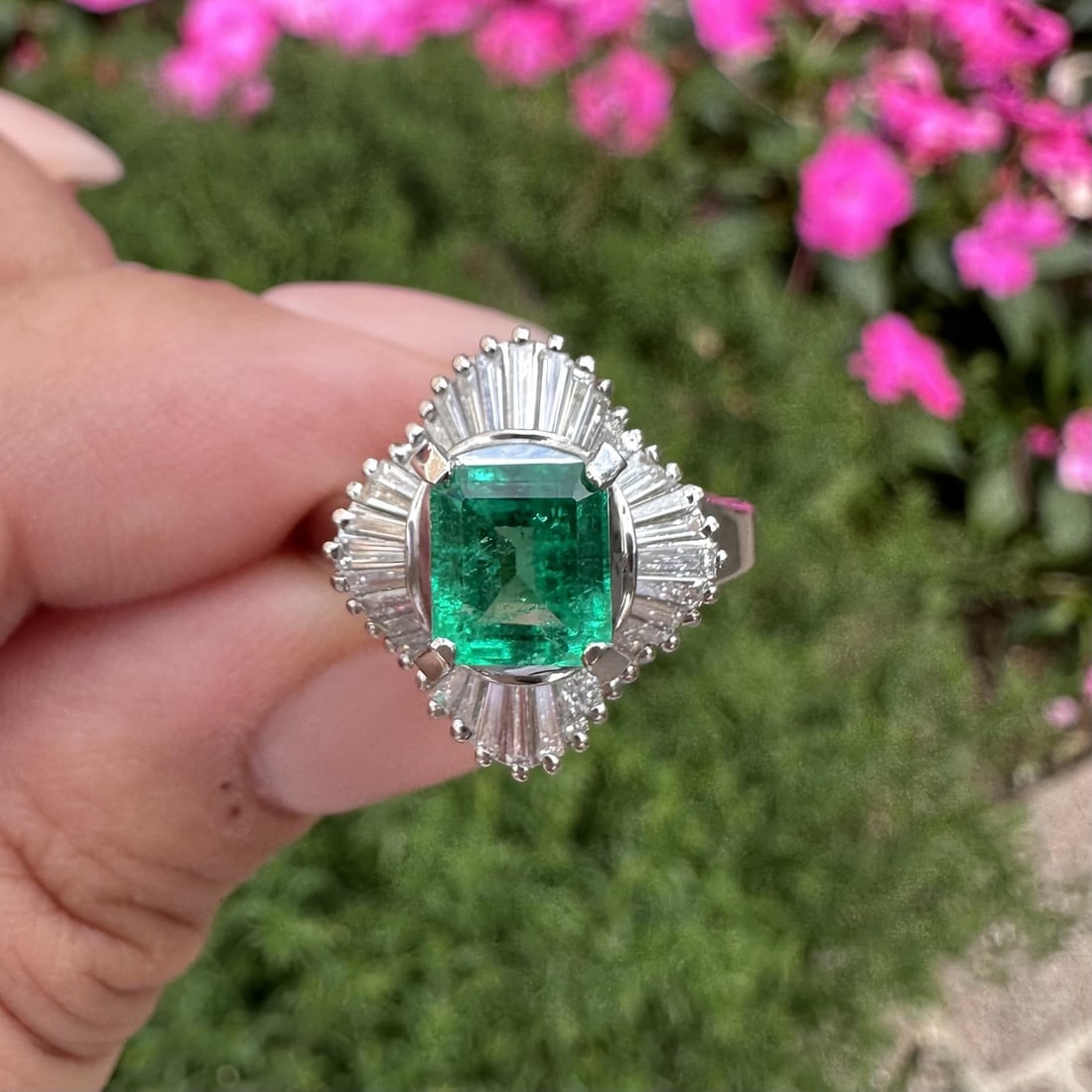 Platinum 1.96ctw Emerald Diamond Ballerina Ring Natural GVS2: Platinum 1.96ctw Emerald Diamond Ballerina Ring Natural GVS2 This exquisite platinum ballerina ring features a stunning 1.27ct natural emerald at its center, elegantly cut in an emerald shape and pron