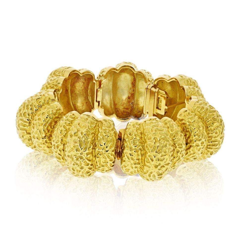 Hammerman Brothers 18K Yellow Gold Textured Link Bracelet: Hammerman Brothers 18K Yellow Gold Textured Link Bracelet This striking Hammerman Brothers bracelet features textured link panels crafted from luxurious 18K yellow gold. Weighing 188 grams, it boasts