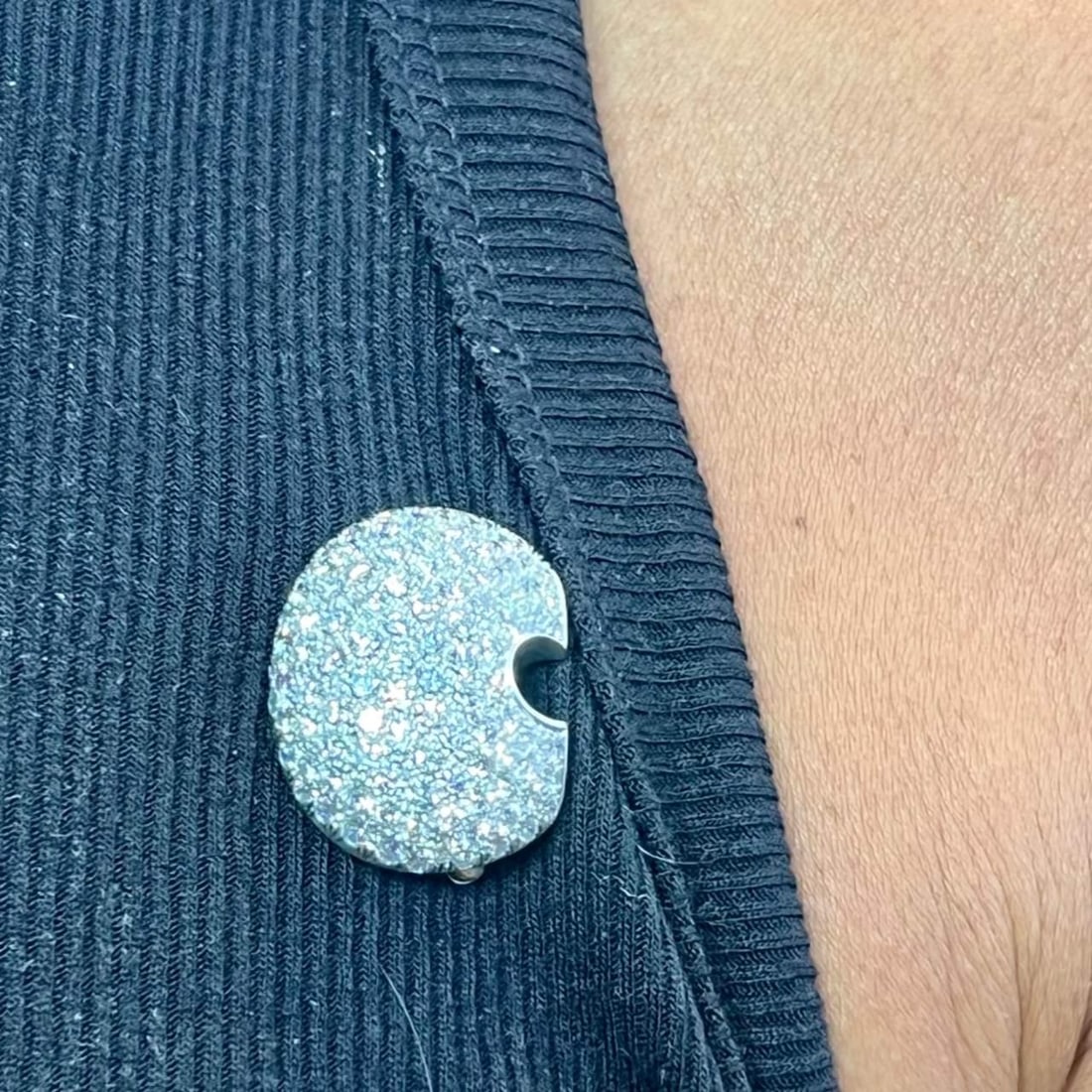 Linda Lee Johnson Platinum Brooch 114 Diamonds 6.25 Ct D-F VVS-VS: Linda Lee Johnson Platinum Brooch 114 Diamonds 6.25 Ct D-F VVS-VS This exquisite Linda Lee Johnson Platinum Diamond Brooch is a stunning addition to any jewelry collection. Weighing 11.9 grams, it fea