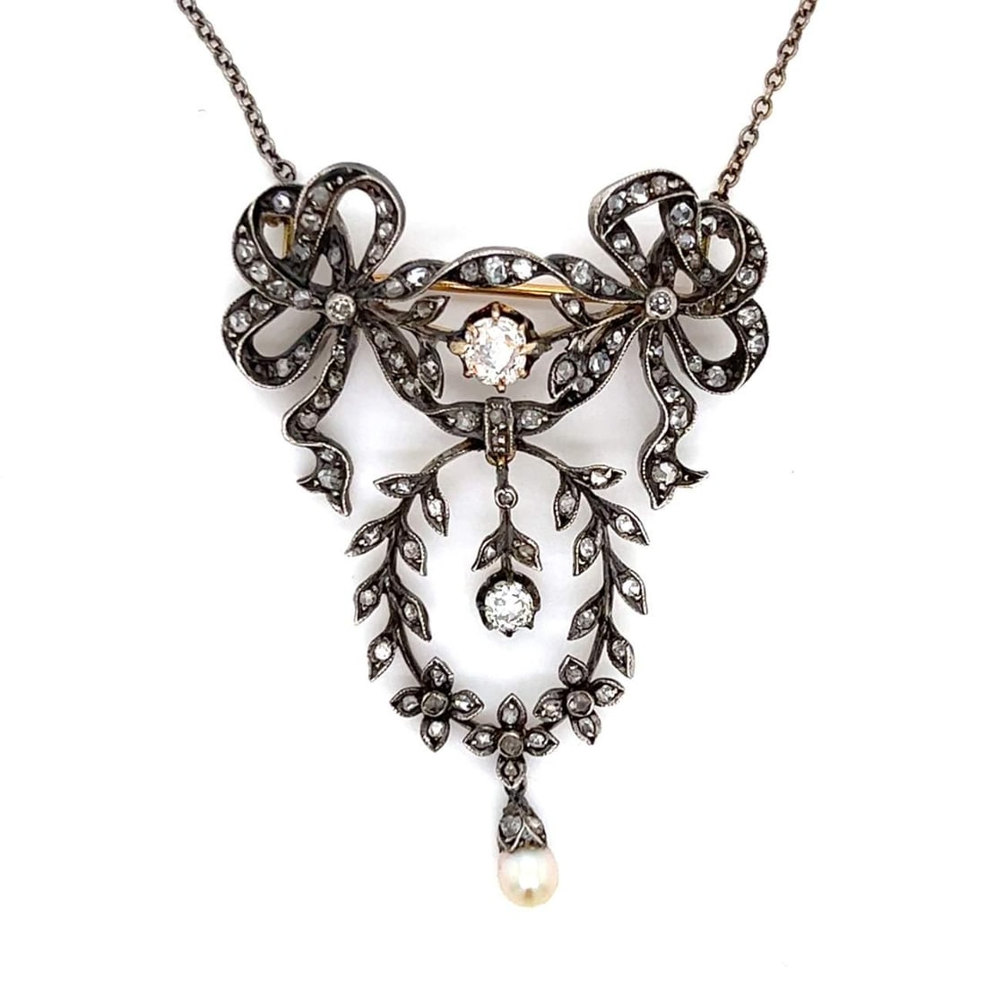 Antique 18K Yellow Gold Silver Top Pearl Diamond Necklace 2.25 Ct: Antique 18K Yellow Gold Silver Top Pearl Diamond Necklace 2.25 Ct This exquisite antique necklace combines the luxurious allure of 18K yellow gold with the elegance of silver top, featuring beautiful