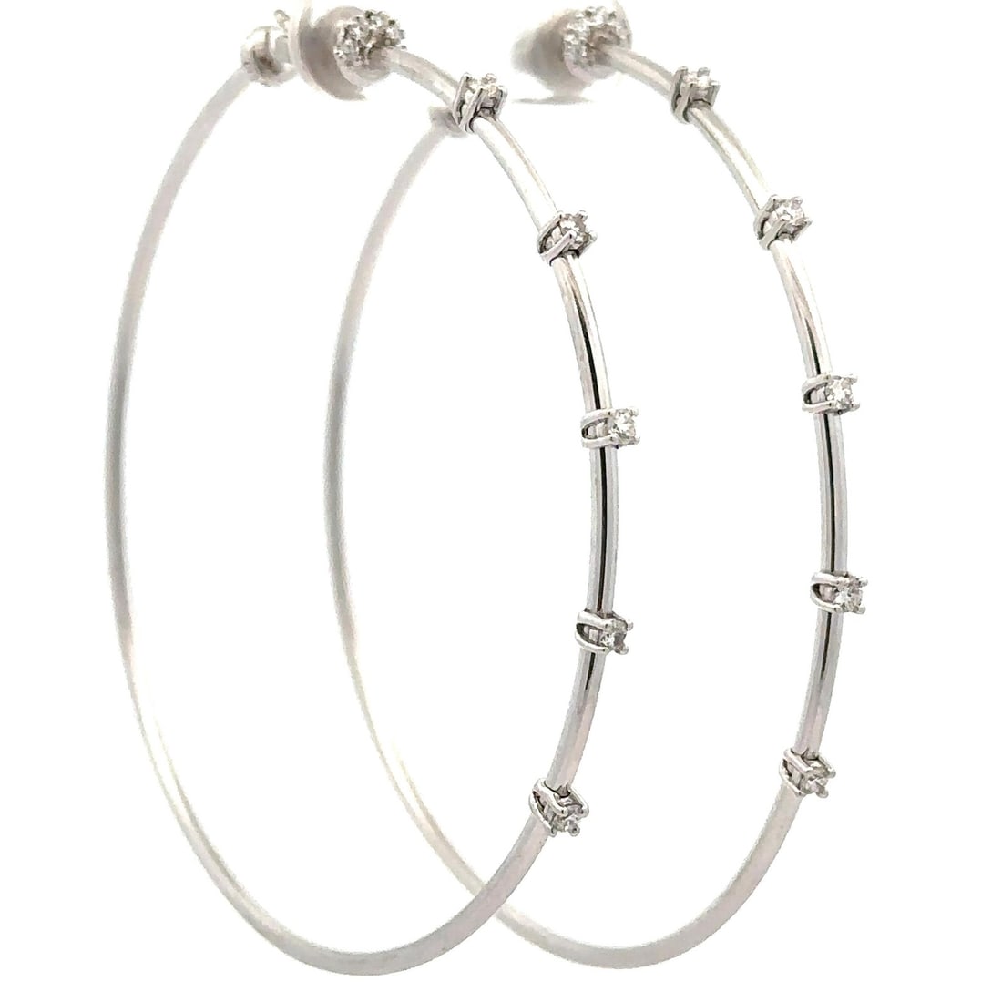 Paul Morelli 18k White Gold 0.35ctw Diamond Large Hoop Earrings: Paul Morelli 18k White Gold 0.35ctw Diamond Large Hoop Earrings Elevate your accessory collection with these stunning Paul Morelli large hoop earrings, expertly crafted from solid 18k white gold. Thes