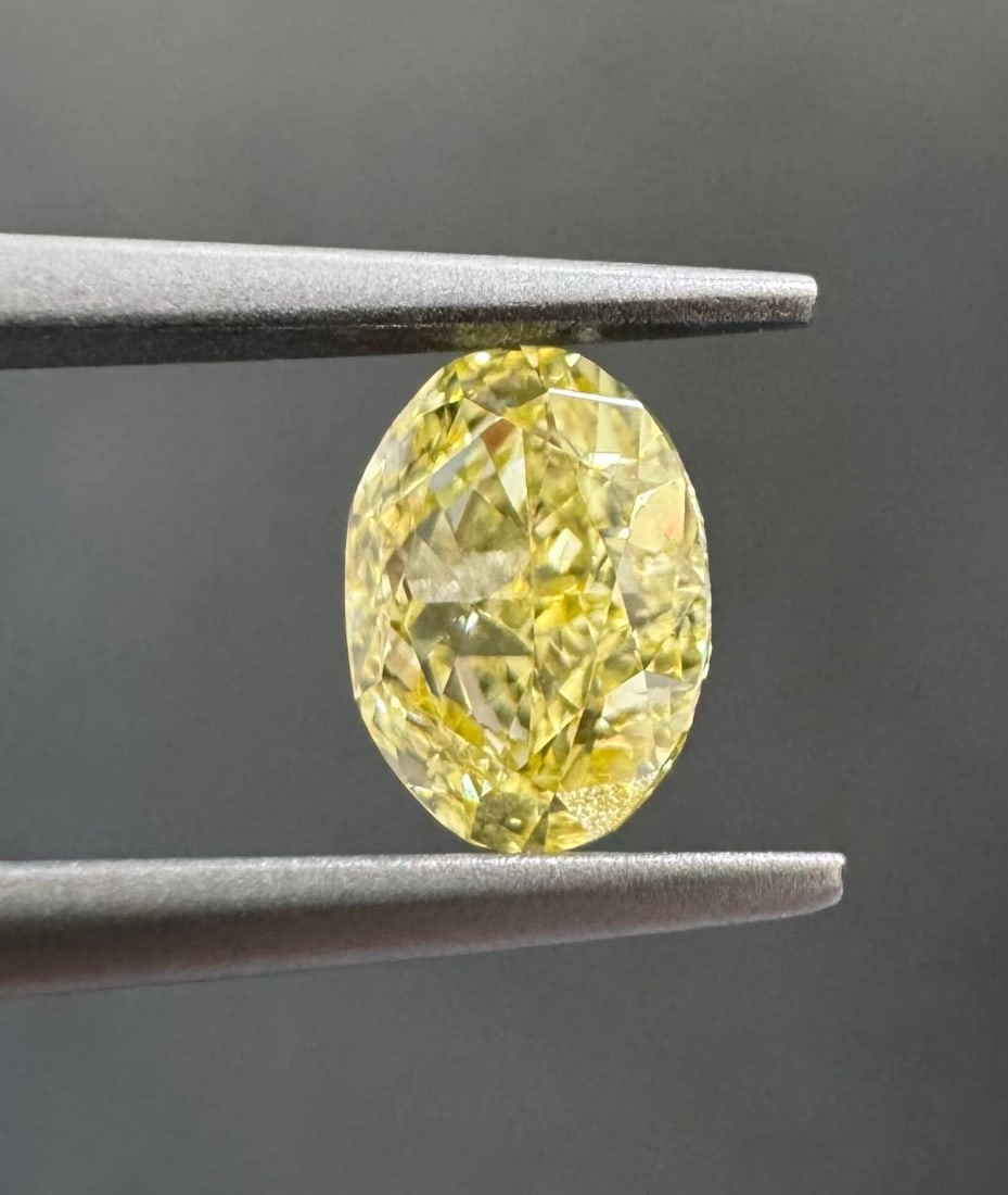 Loose Diamond - OVAL 0.9ct Yellow VS2: Loose Diamond - OVAL 0.9ct Yellow VS2 Source: Natural Shape: OVAL Carats: 0.9 Color: Yellow Certification: GIA PLEASE NOTE: Framed, Large, or heavy items do not have shipping costs included. The exact