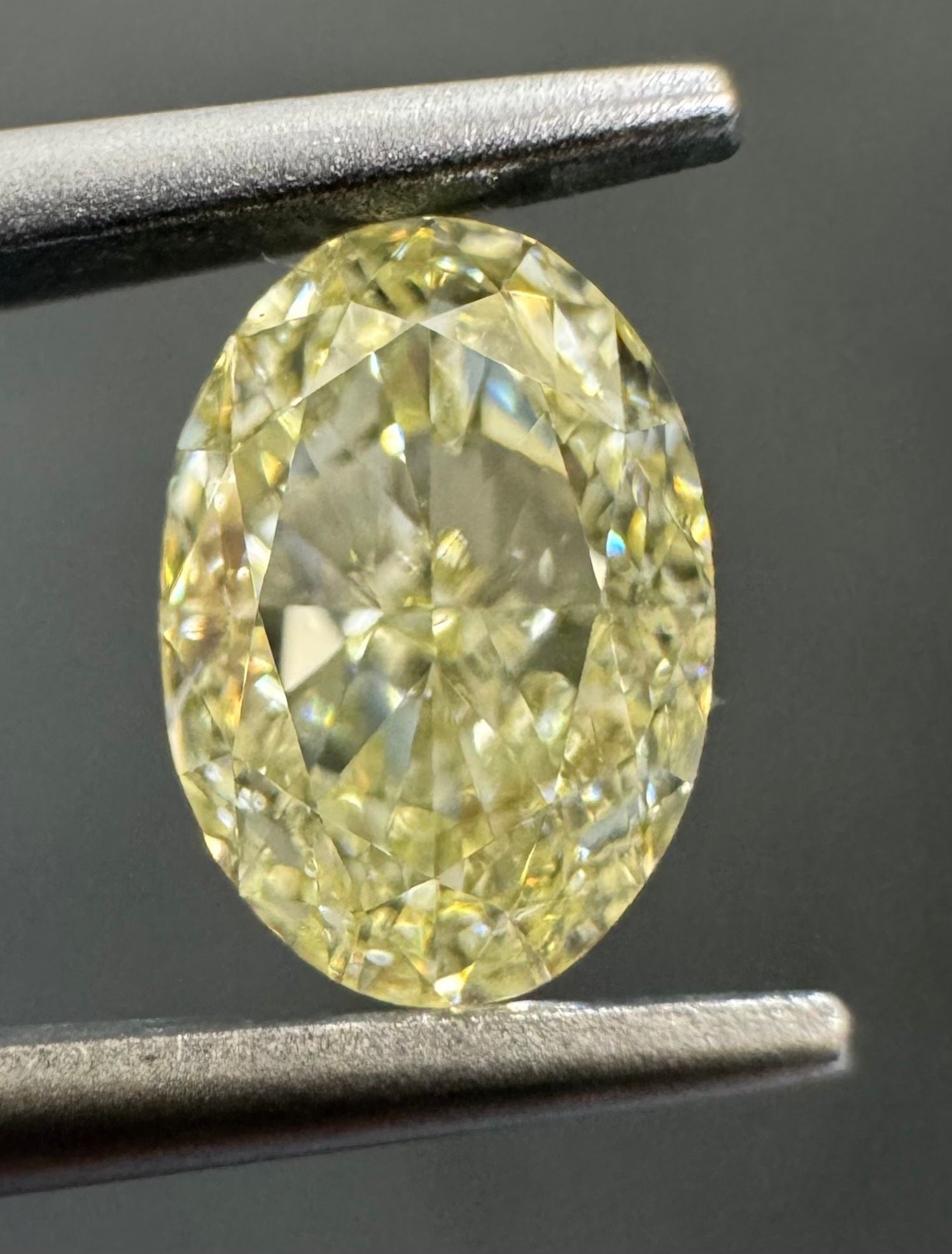 Loose Diamond - OVAL 1.3ct U-V VVS1: Loose Diamond - OVAL 1.3ct U-V VVS1 Source: Natural Shape: OVAL Carats: 1.3 Color: U-V Certification: GIA PLEASE NOTE: Framed, Large, or heavy items do not have shipping costs included. The exact ship