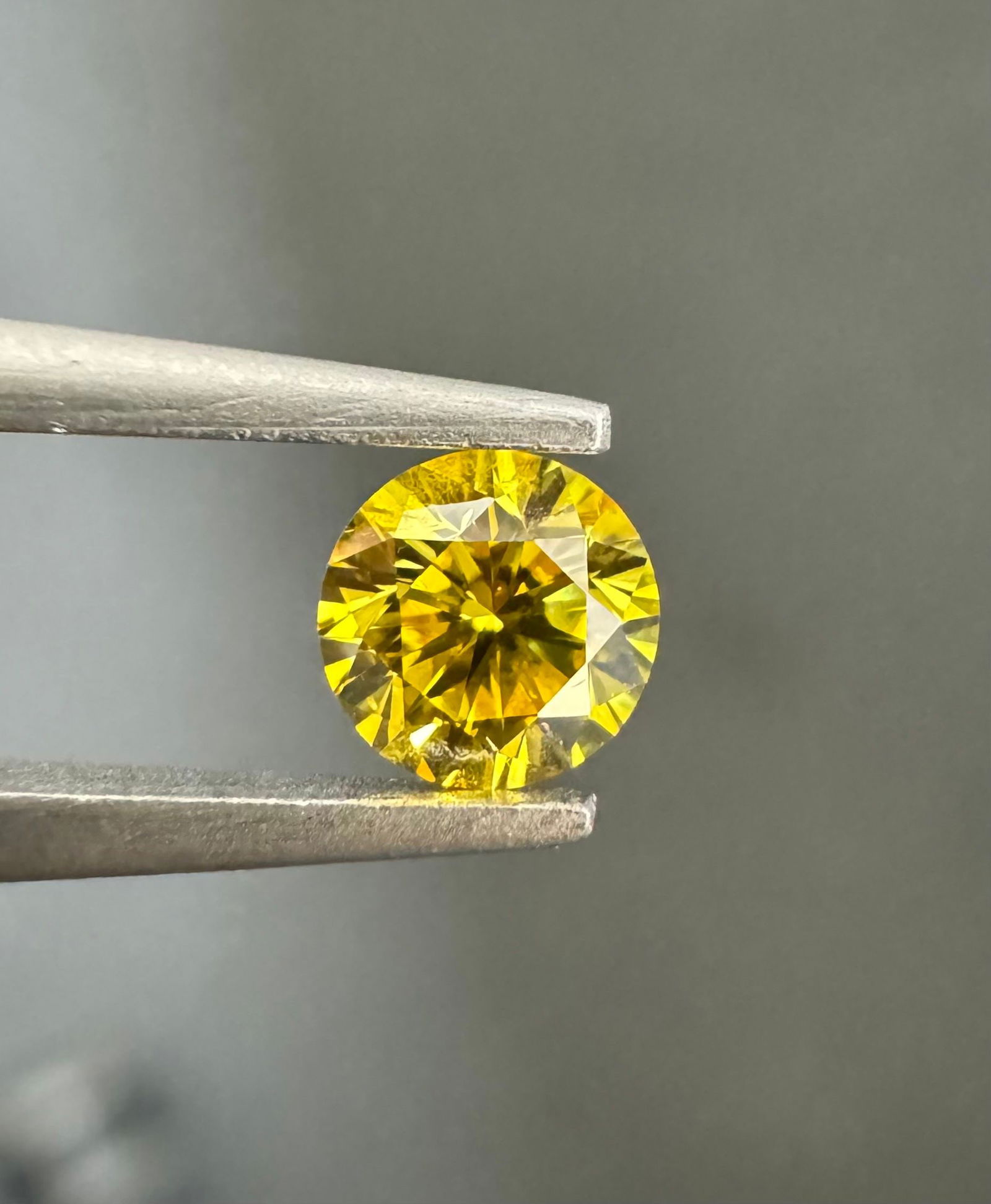 Loose Diamond - ROUND 0.35ct Fancy Vivid Yellow I1: Loose Diamond - ROUND 0.35ct Fancy Vivid Yellow I1 Source: Natural Shape: ROUND Carats: 0.35 Color: Fancy Vivid Yellow Certification: GIA Video: