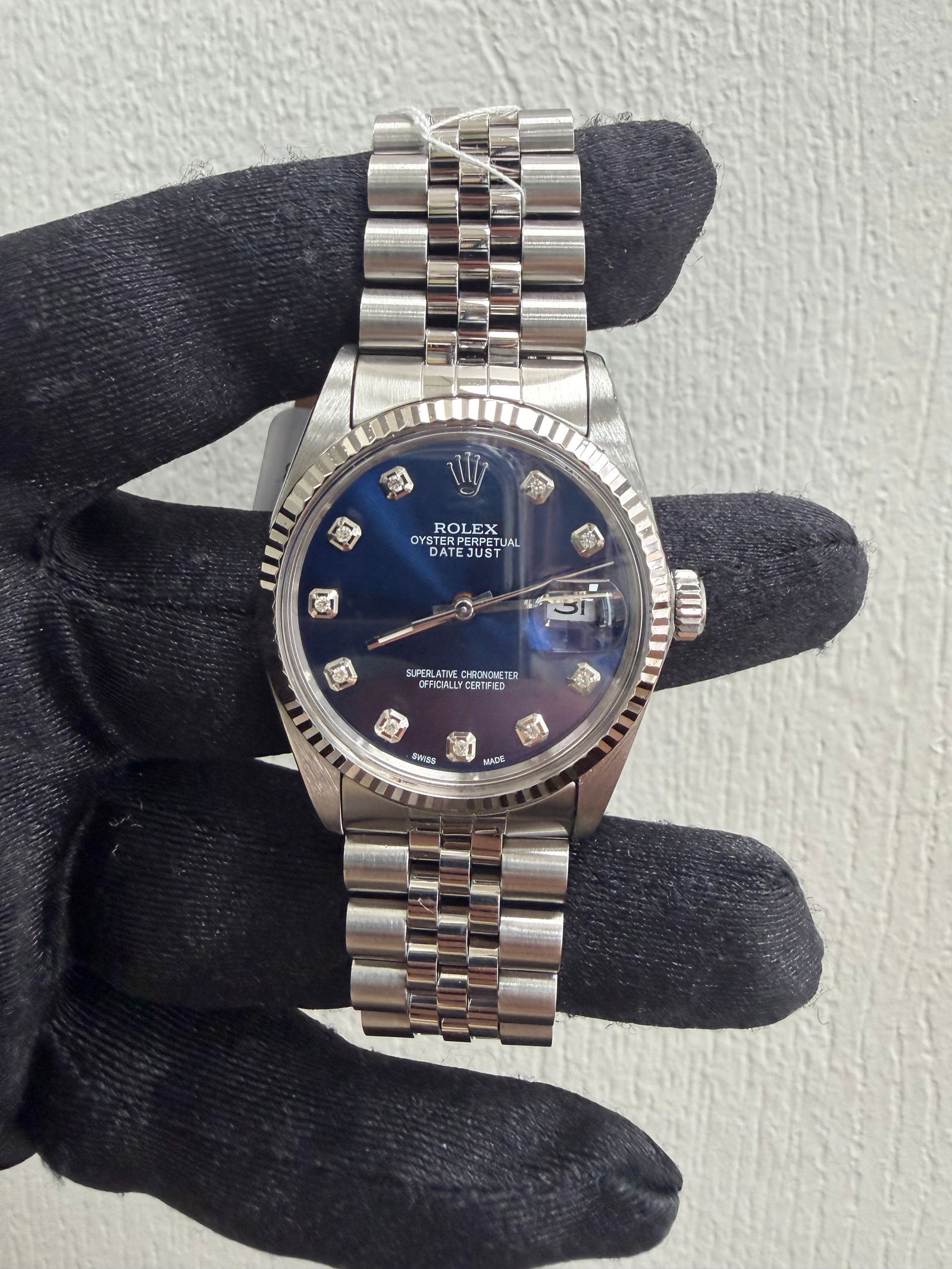 Datejust Ref 16014 Silver Tapestry Dial Watch with Jubilee Bracelet: Datejust Ref 16014 Silver Tapestry Dial Watch with Jubilee Bracelet This Rolex Datejust features a silver tapestry dial and a Jubilee bracelet. It is equipped with a fluted bezel and is identified by