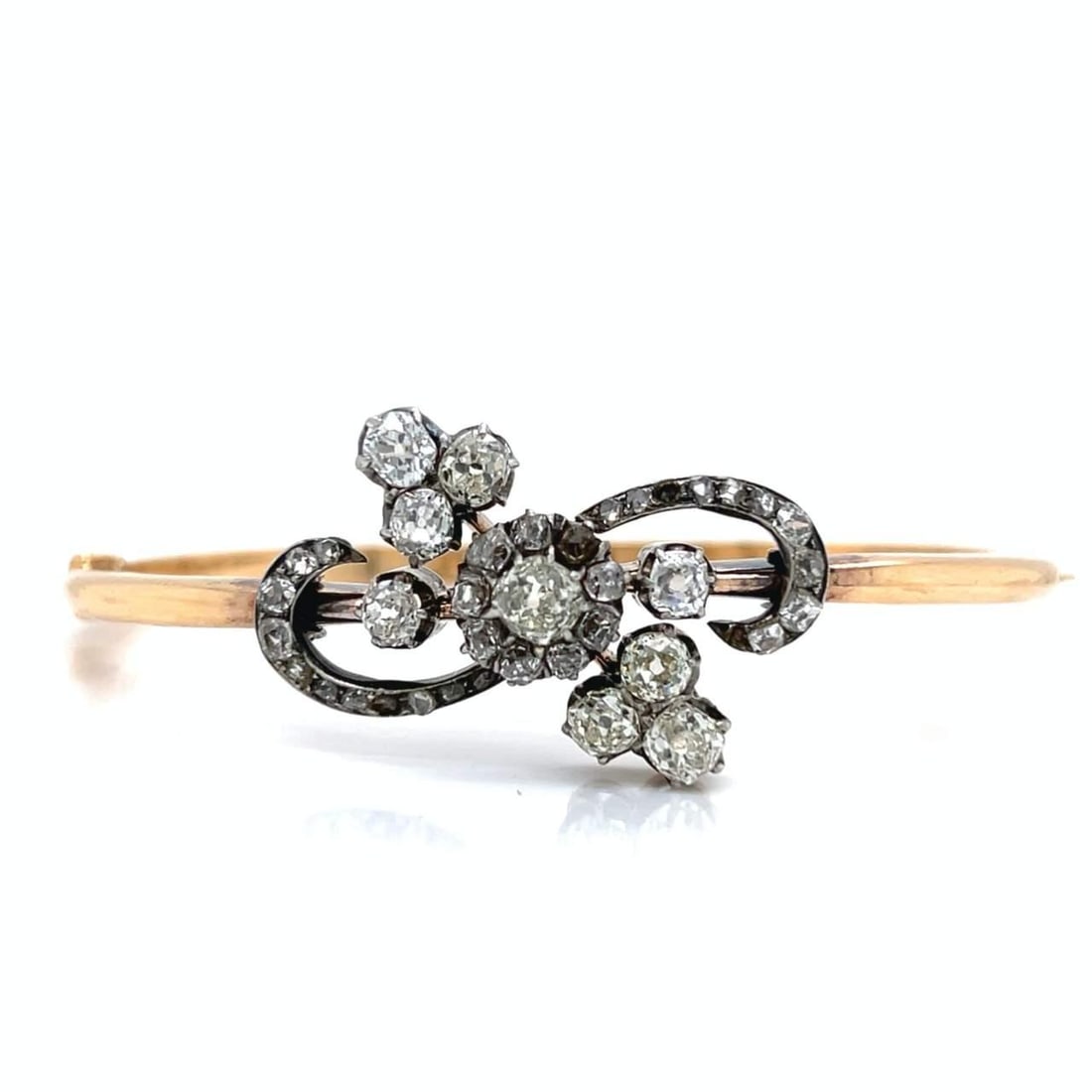 Victorian 9 Ct Yellow Gold Bangle with 40 Diamonds 4.00 Ct: Victorian 9 Ct Yellow Gold Bangle with 40 Diamonds 4.00 Ct This exquisite Victorian bangle bracelet is crafted from 9 ct. yellow gold and showcases a stunning arrangement of 40 diamonds. The total dia