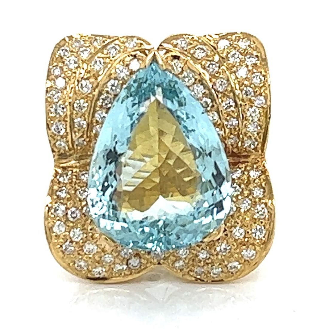 Stunning 18K Yellow Gold 30 Ct Aquamarine Diamond Ring: Stunning 18K Yellow Gold 30 Ct Aquamarine Diamond Ring This exquisite 18K Yellow Gold ring features a stunning central aquamarine weighing approximately 30.00 Ct., complemented by 85 sparkling diamond