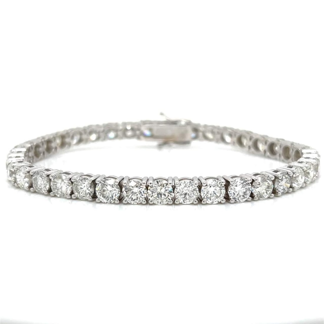 14K White Gold 23.50 Ct Diamond Tennis Bracelet with 37 Diamonds: 14K White Gold 23.50 Ct Diamond Tennis Bracelet with 37 Diamonds This exquisite 14K White Gold Tennis Bracelet features a stunning array of 37 diamonds, collectively weighing approximately 23.50 carat