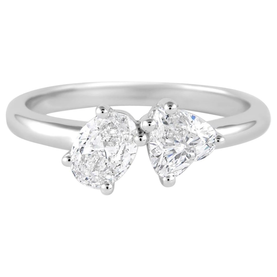 0.98ct Heart Oval Diamond Toi Et Moi Ring 18k White Gold: 0.98ct Heart Oval Diamond Toi Et Moi Ring 18k White Gold This exquisite 0.98ct Heart and Oval Shape Diamond Toi Et Moi Ring is a stunning example of contemporary jewelry design. Crafted from 18k white