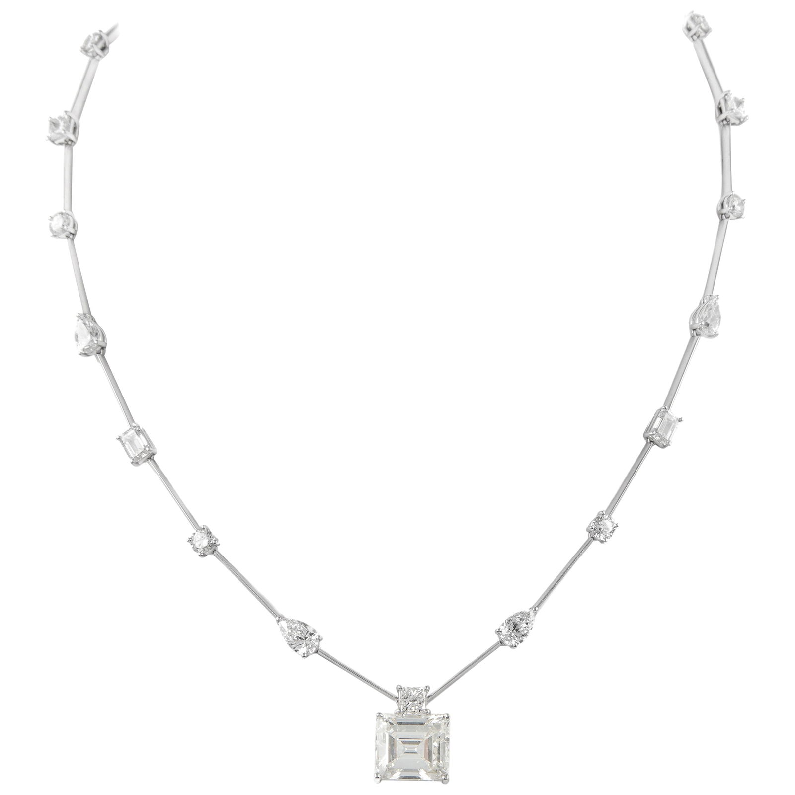 5.54ct GIA Emerald Cut Diamond Necklace 18k White Gold: 5.54ct GIA Emerald Cut Diamond Necklace 18k White Gold This stunning necklace features a remarkable 5.54ct square emerald cut diamond, certified by GIA with K color and SI1 clarity, forming the center