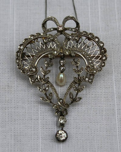 Victorian French Platinum Diamond Pearl Necklace Brooch with 17 inch Chain: Victorian French Platinum Diamond Pearl Necklace Brooch with 17 inch Chain This stunning Victorian French necklace from the 19th century showcases exquisite craftsmanship, featuring a combination of p
