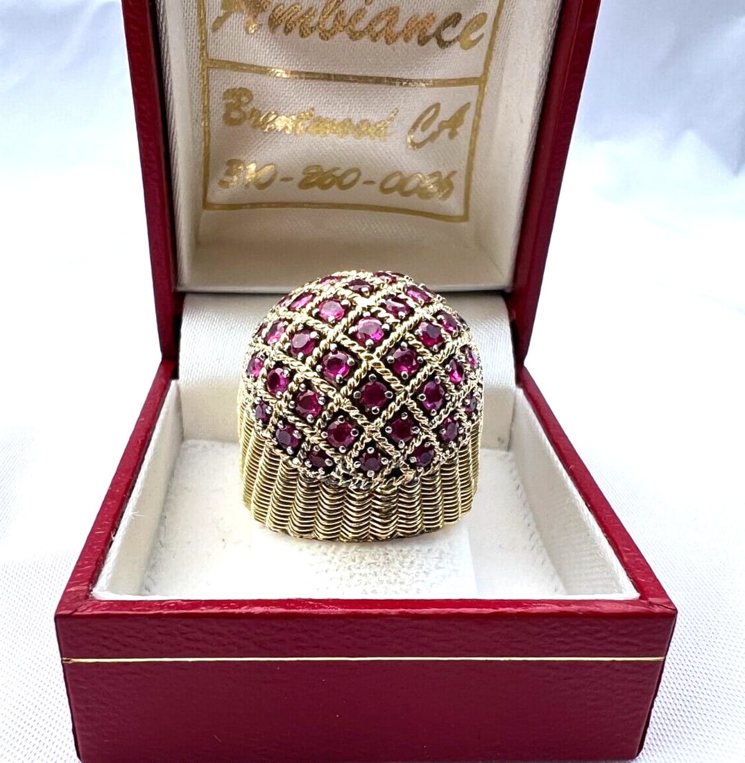 Italian 18K Yellow Gold Ruby Ring by Visconti & Baldi Size 6: Italian 18K Yellow Gold Ruby Ring by Visconti & Baldi Size 6 This exquisite Italian ring features a stunning 18K yellow gold band adorned with beautiful rubies, making it a true statement piece. Sized
