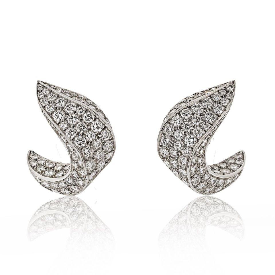 Jean Vitau 1970s Platinum Clip-On Earrings 9.5 Carat Diamonds: Jean Vitau 1970s Platinum Clip-On Earrings 9.5 Carat Diamonds Elevate your jewelry collection with these stunning clip-on earrings from Jean Vitau, crafted in platinum and featuring a remarkable total