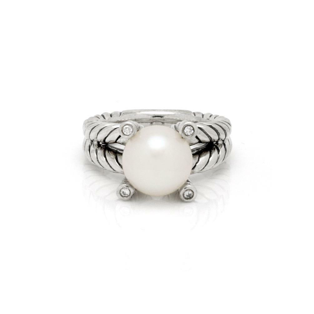 David Yurman Sterling Silver Pearl Diamond Cocktail Ring D.Y 925: David Yurman Sterling Silver Pearl Diamond Cocktail Ring D.Y 925 Experience the elegance of this authentic David Yurman cocktail ring, meticulously crafted from sterling silver. The ring features a di