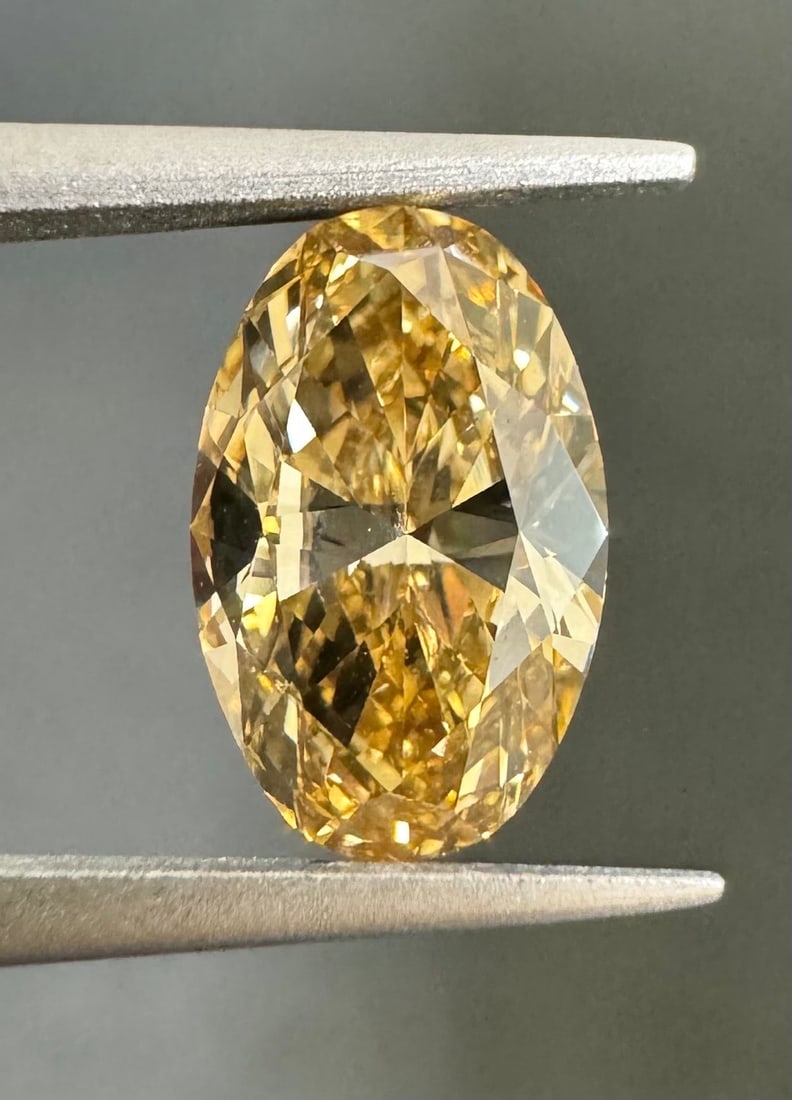 Loose Diamond - OVAL 2.01ct Fancy Yellow Brown Yellow VS2: Loose Diamond - OVAL 2.01ct Fancy Yellow Brown Yellow VS2 Source: Natural Shape: OVAL Carats: 2.01 Color: Fancy Yellow Brown Yellow Certification: GIA Video: