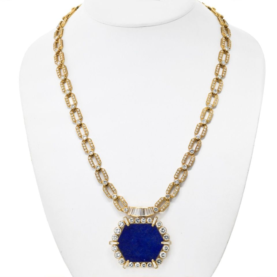 1970s 18K Yellow Gold Diamond Lapis Chain Necklace 30 Cts: 1970s 18K Yellow Gold Diamond Lapis Chain Necklace 30 Cts This stunning 18K Yellow Gold 1970's Diamond Lapis Chain Necklace is a remarkable representation of opulent jewelry from the era. Weighing 90.