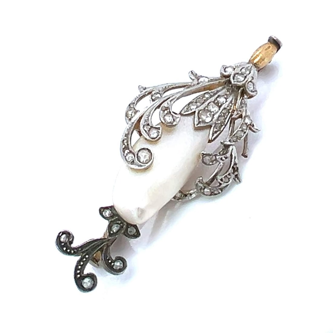 Victorian 18K Gold Platinum Brooch with Natural Pearl and Rose-cut Diamonds: Victorian 18K Gold Platinum Brooch with Natural Pearl and Rose-cut Diamonds This exquisite Victorian brooch combines the elegance of 18K gold and platinum with the natural beauty of a pearl and diamon