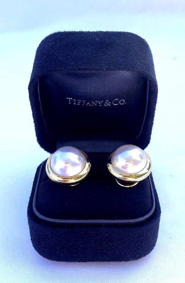 Tiffany & Co 14K Yellow Gold Mabe Pearl Dangle Earrings with Box: Tiffany & Co 14K Yellow Gold Mabe Pearl Dangle Earrings with Box Adorn yourself with these exquisite Tiffany & Co. earrings, crafted from 14K yellow gold and featuring stunning Mabe pearls. The dangle